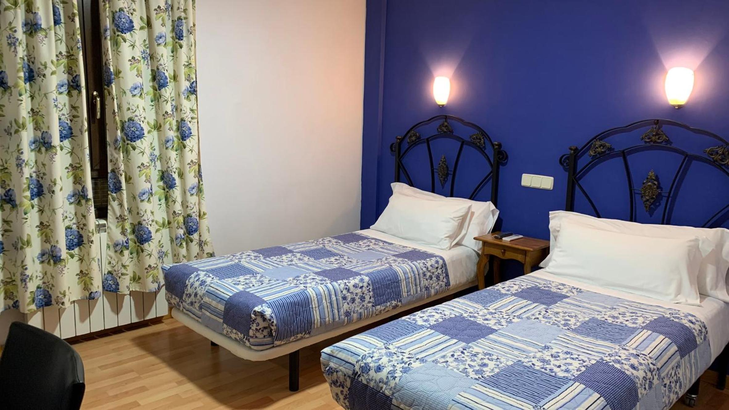Twin Room - Photo 2