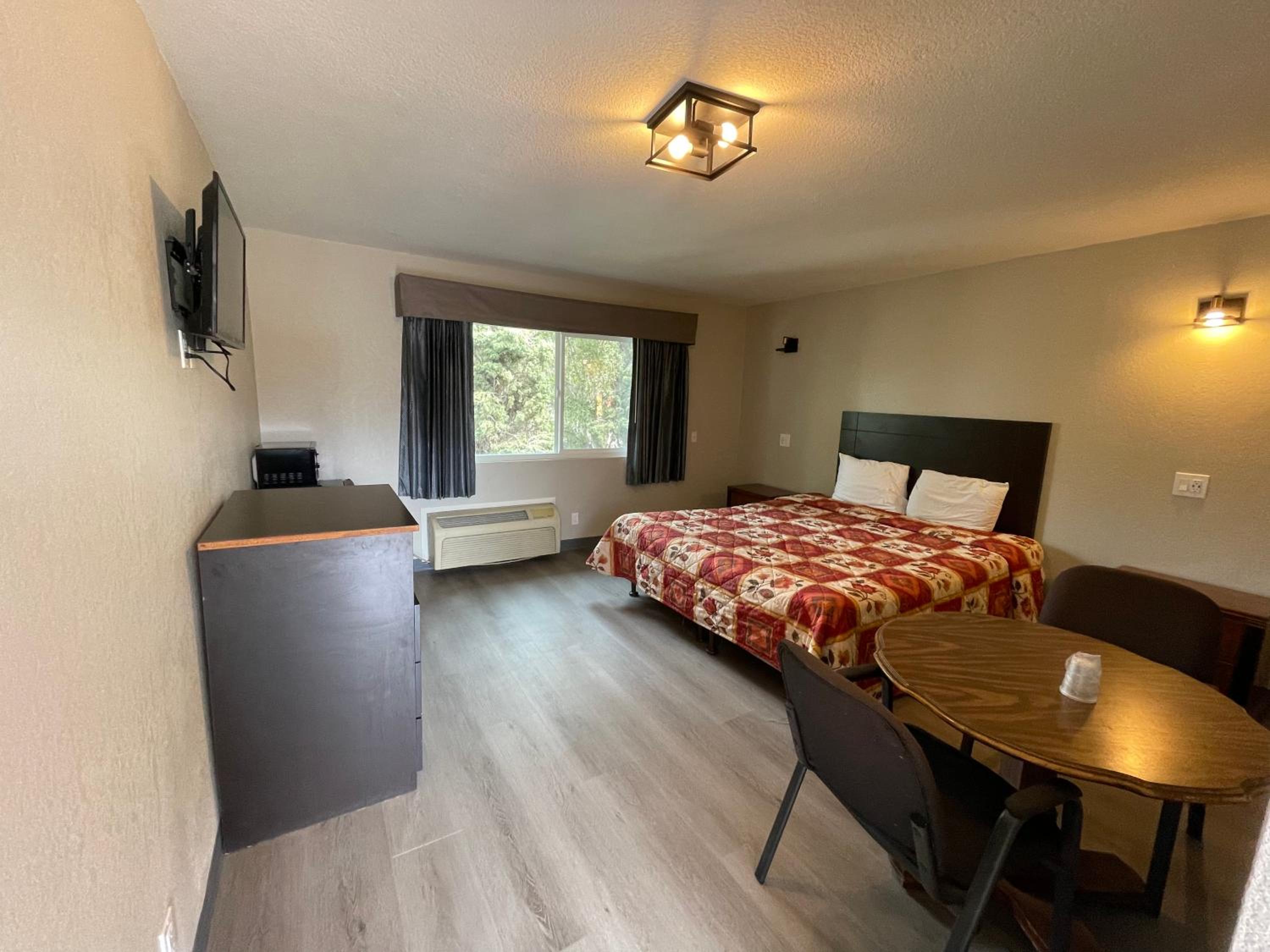 Standard King Room photo 3
