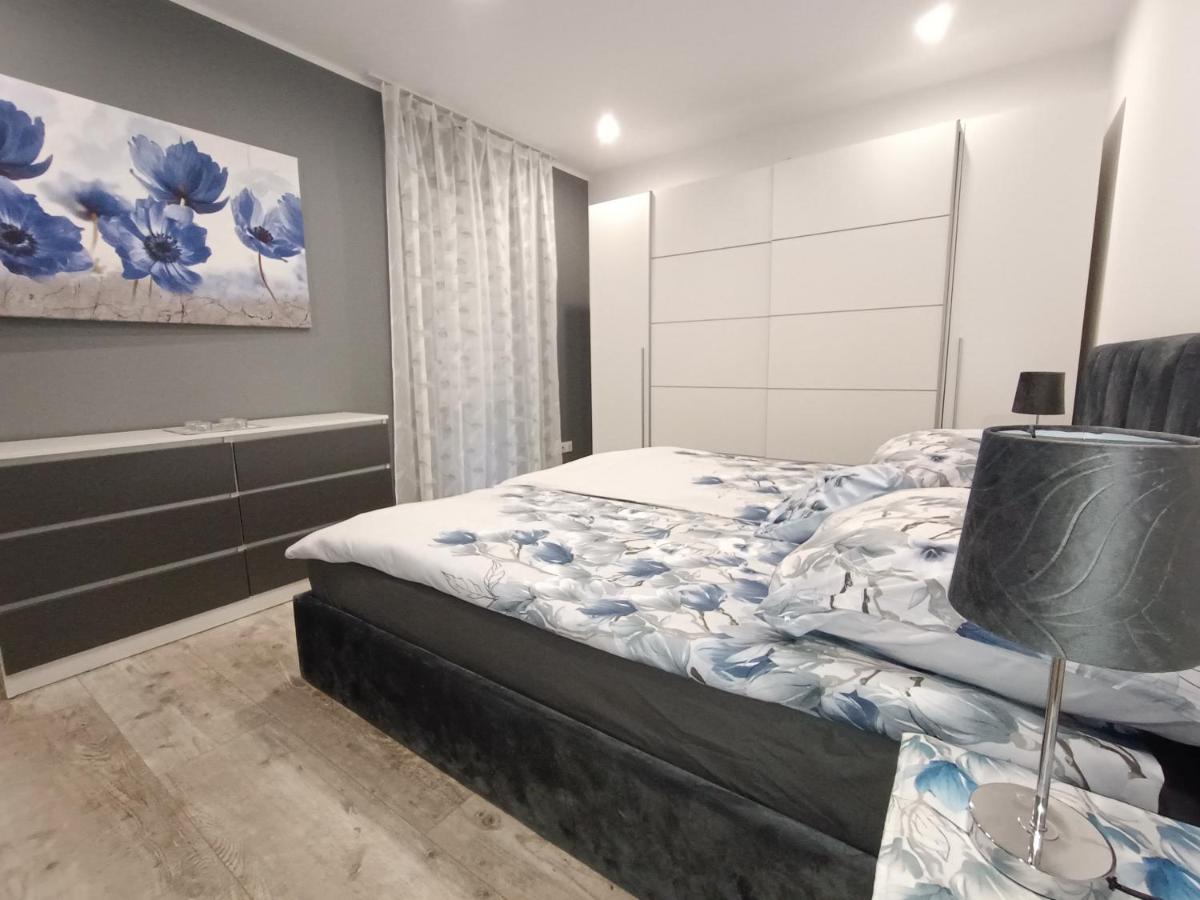Apartment with Terrace - Photo 34