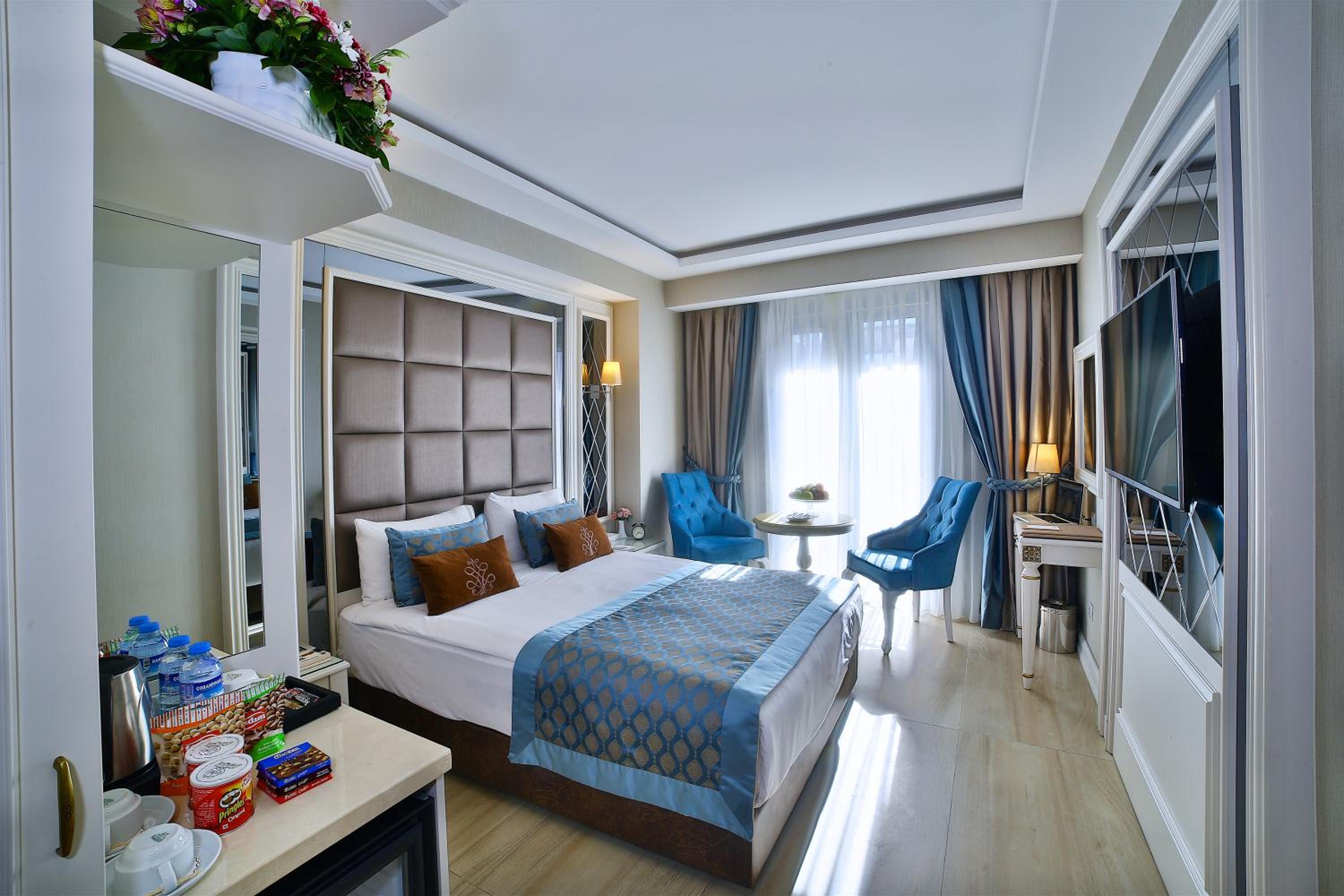 Deluxe Double Room with French Balcony photo 1