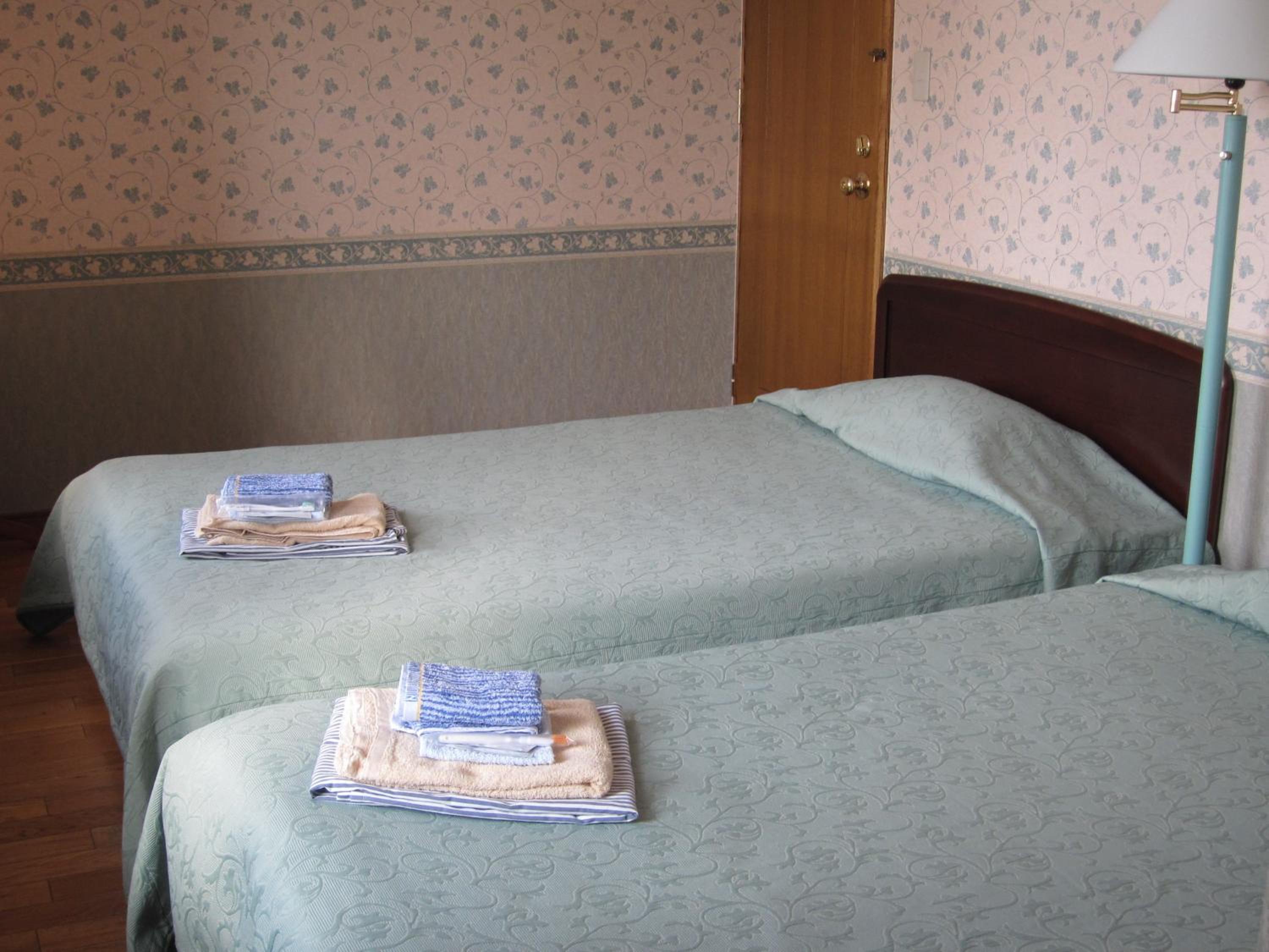 Twin Room with Shared Bathroom - Non-Smoking photo 1