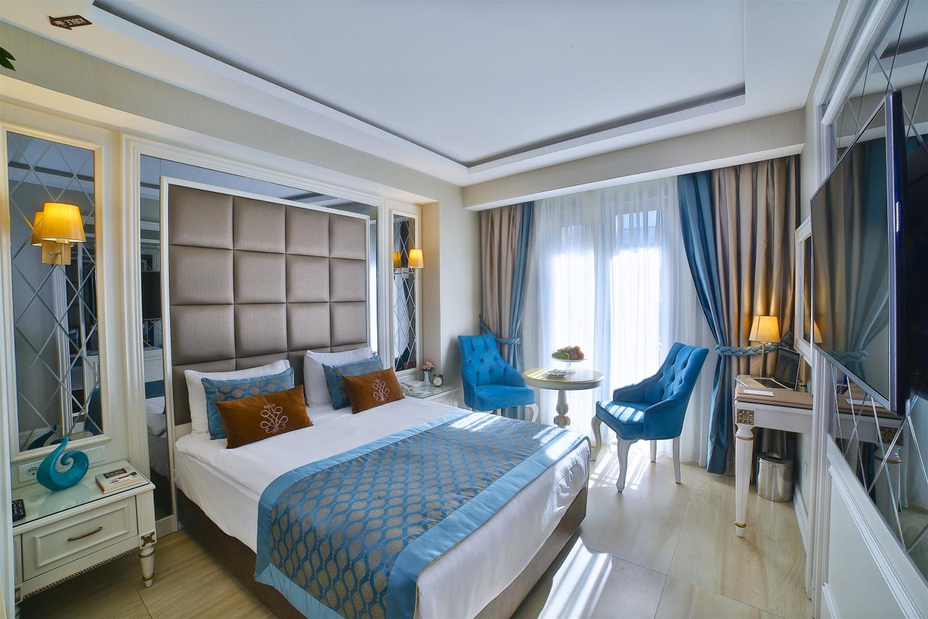 Deluxe Double Room with French Balcony photo 3