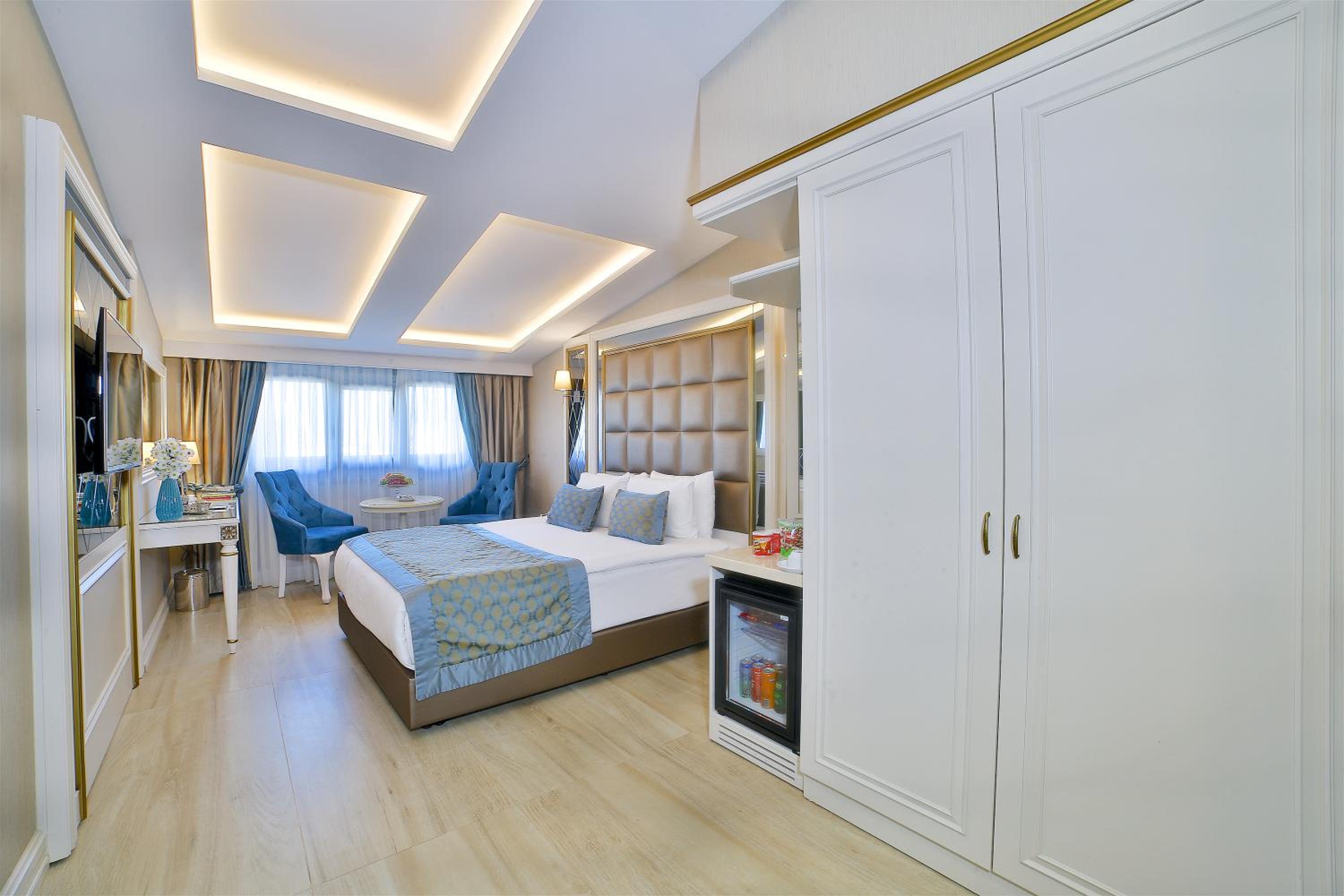 King Double Room with City View photo 1