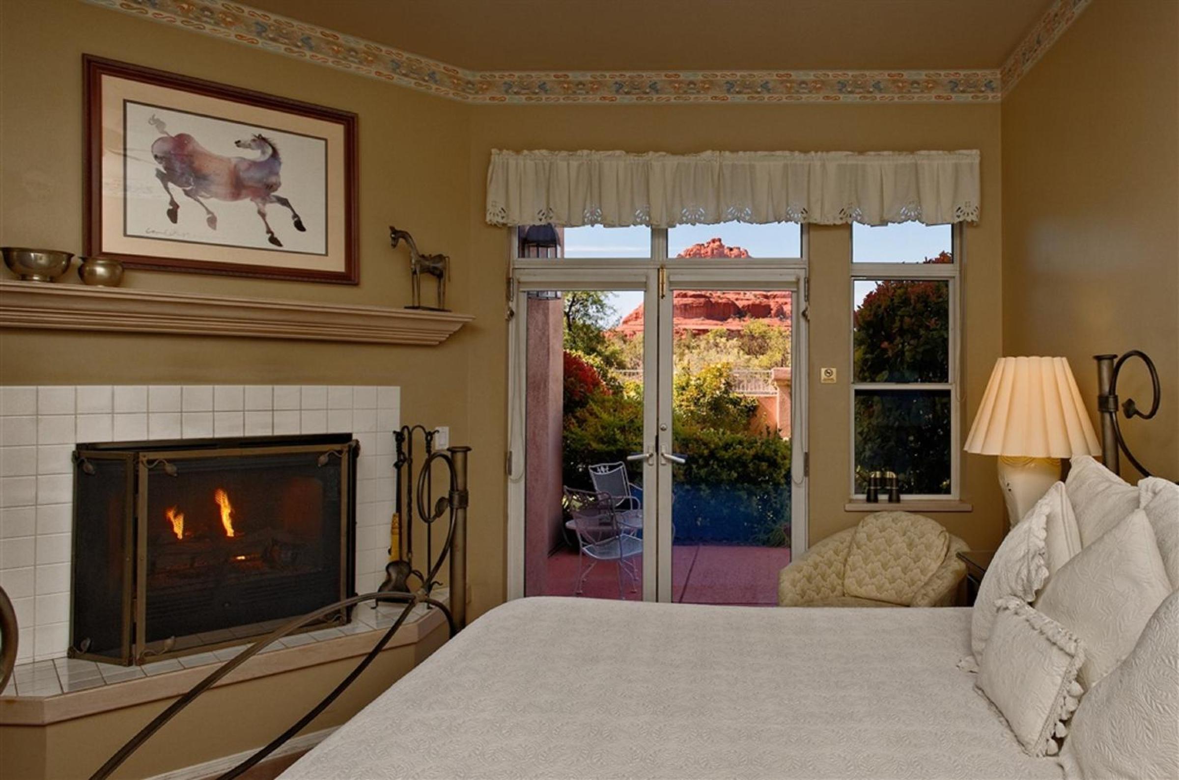 King Room - Mariposa