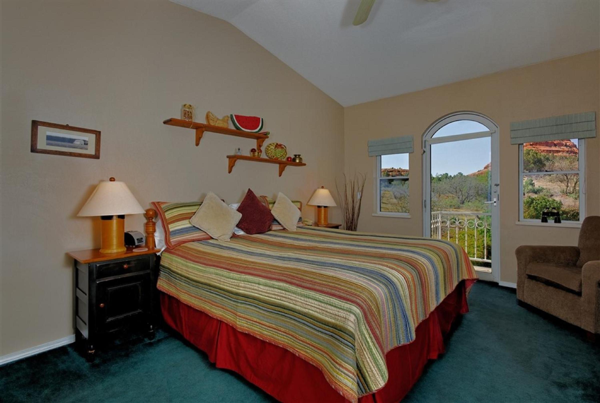 King Room - Desert Daisy photo 1