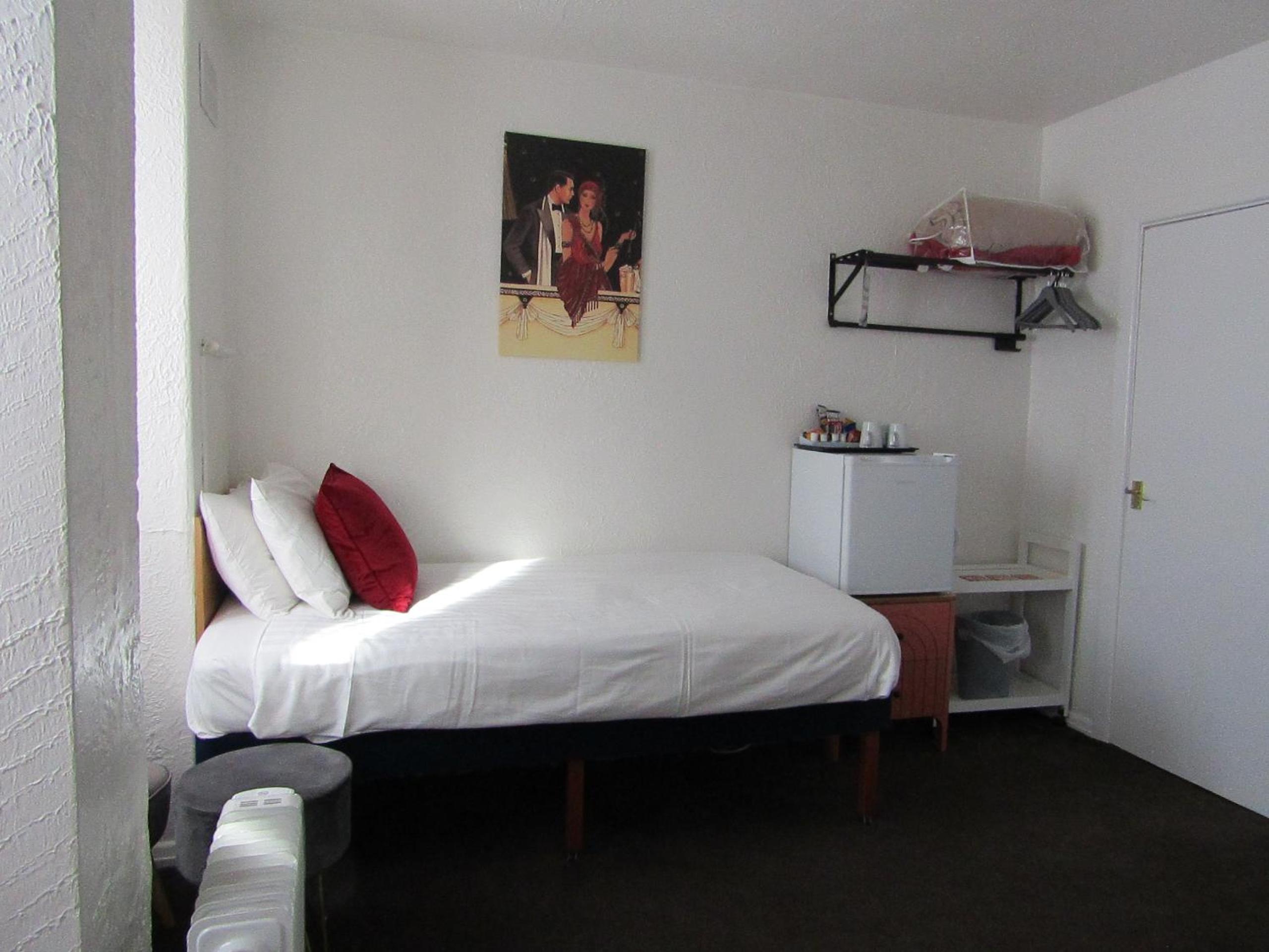 Single Room with Private Bathroom photo 1