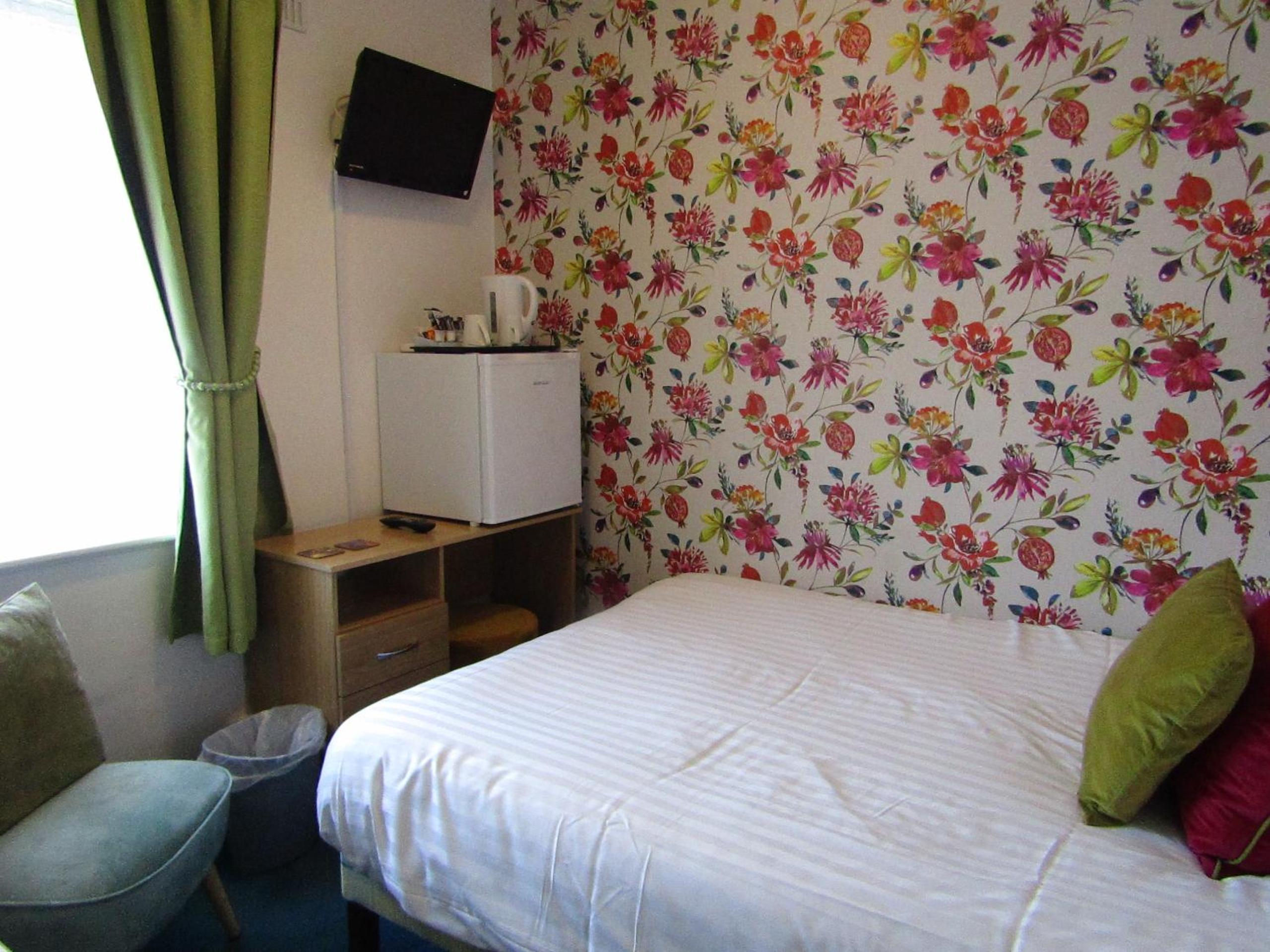Budget Double Room photo 3