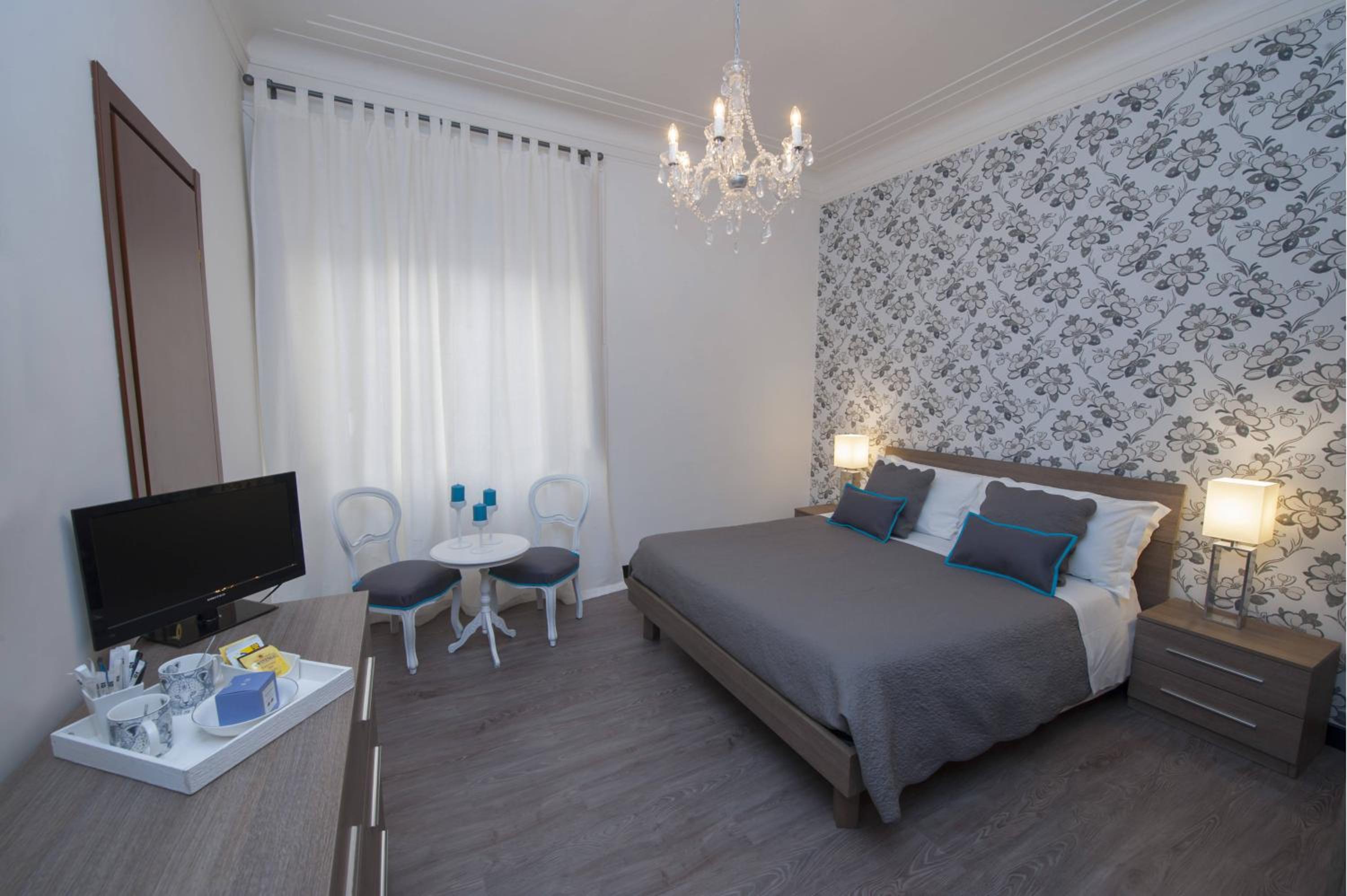 Deluxe Double Room with Private Internal Bathroom