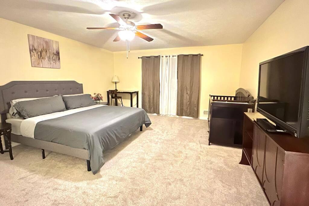 Five-Bedroom House photo 1