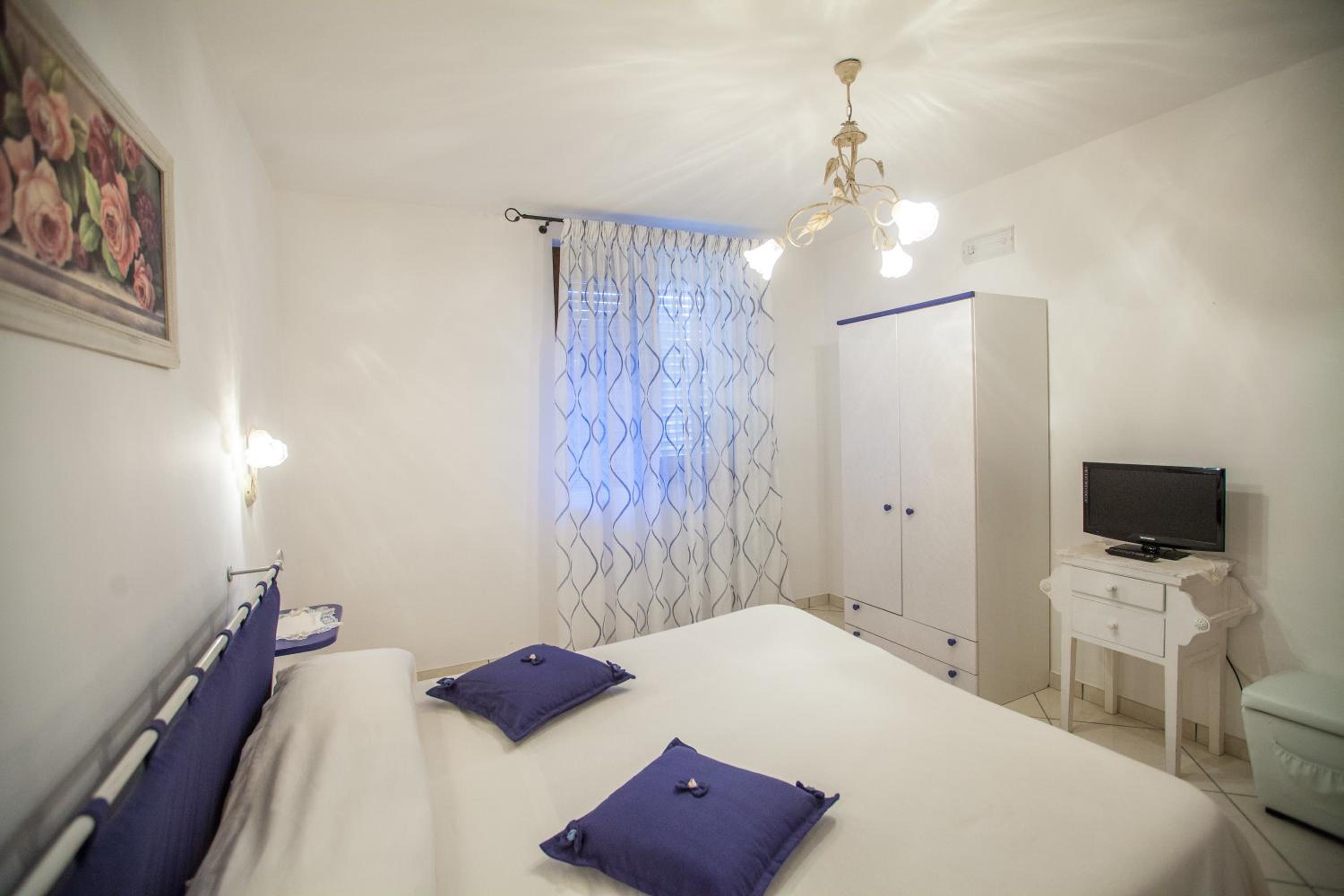 Double Room - Photo 10