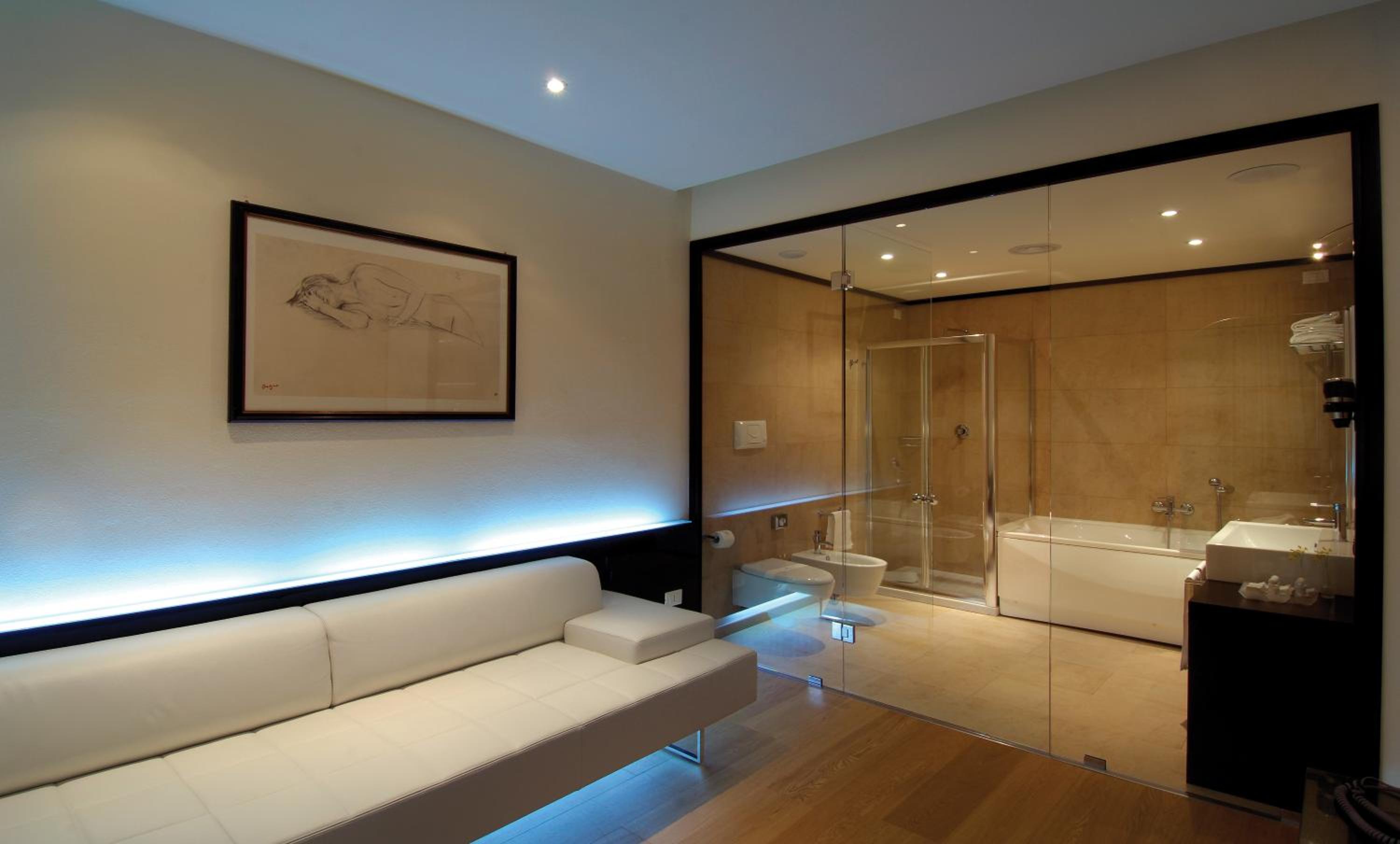Suite - Photo 7