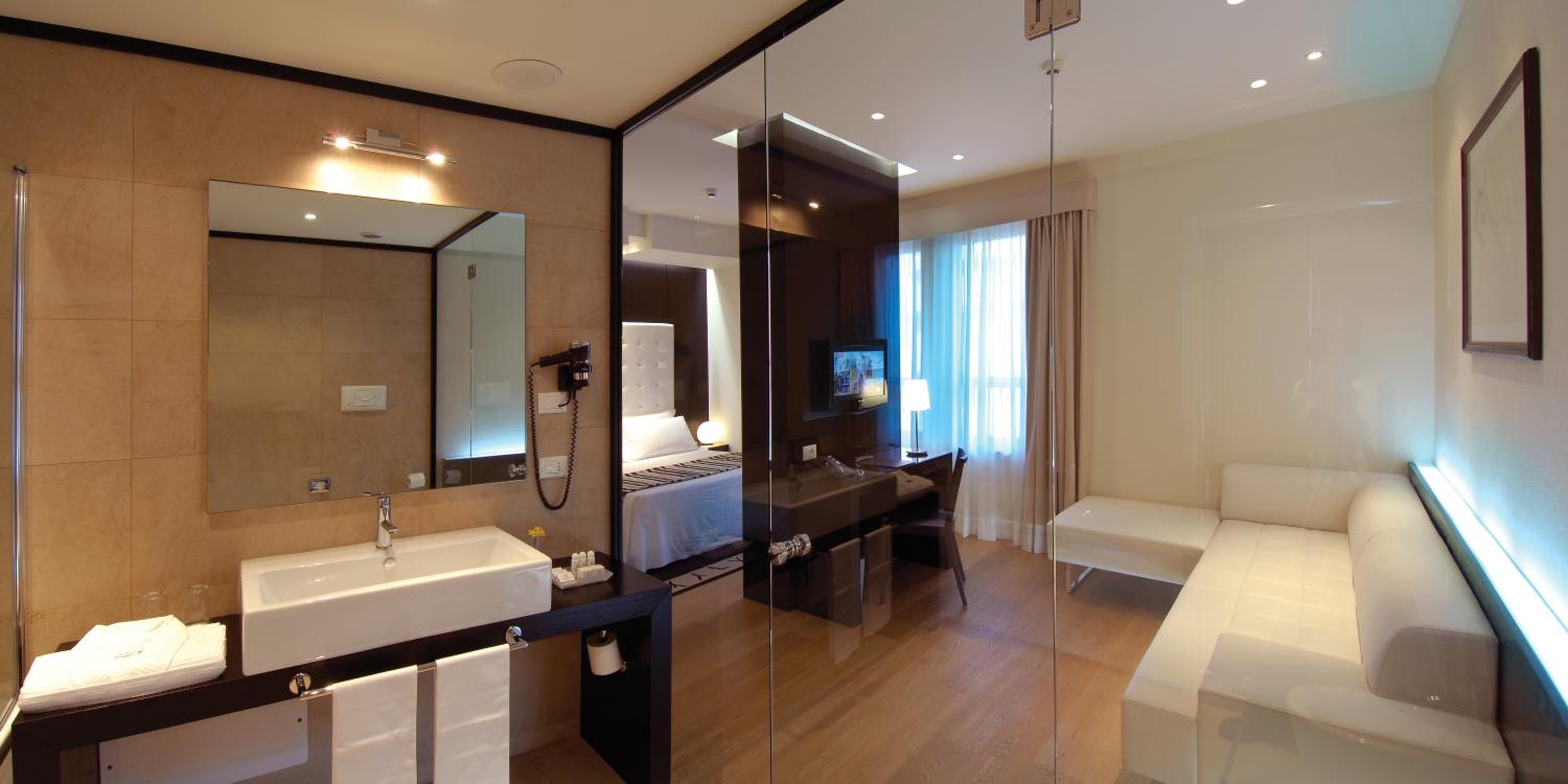 Suite - Photo 21