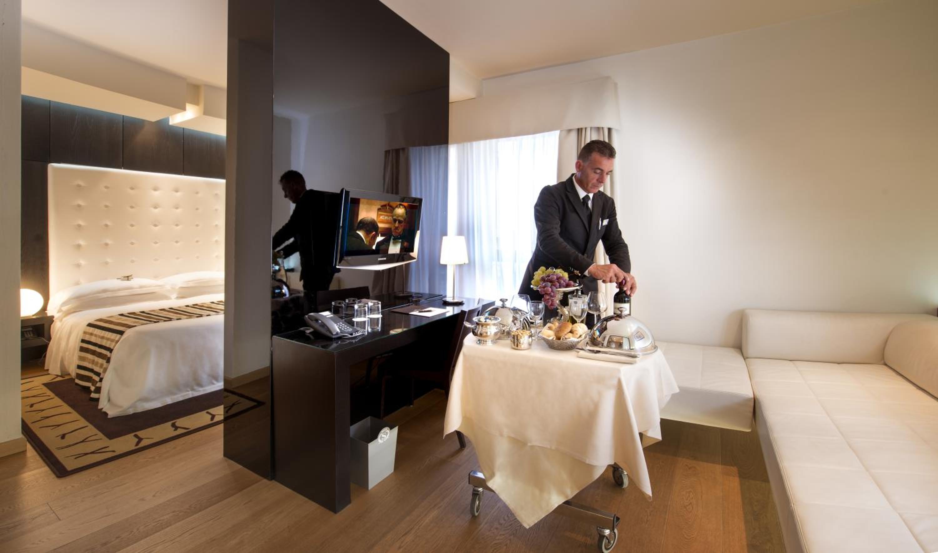 Suite - Photo 10