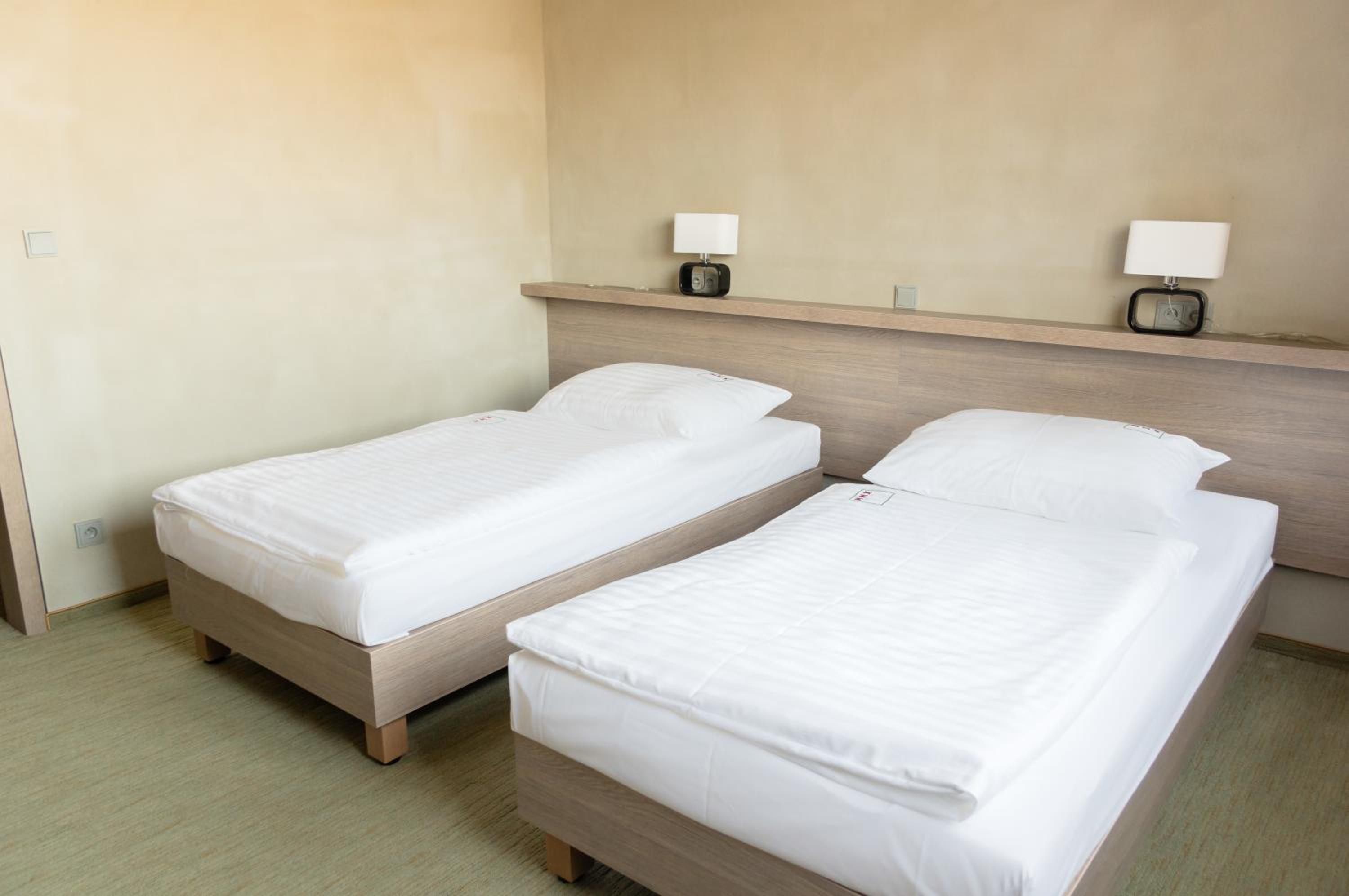 Double or Twin Room - Photo 5