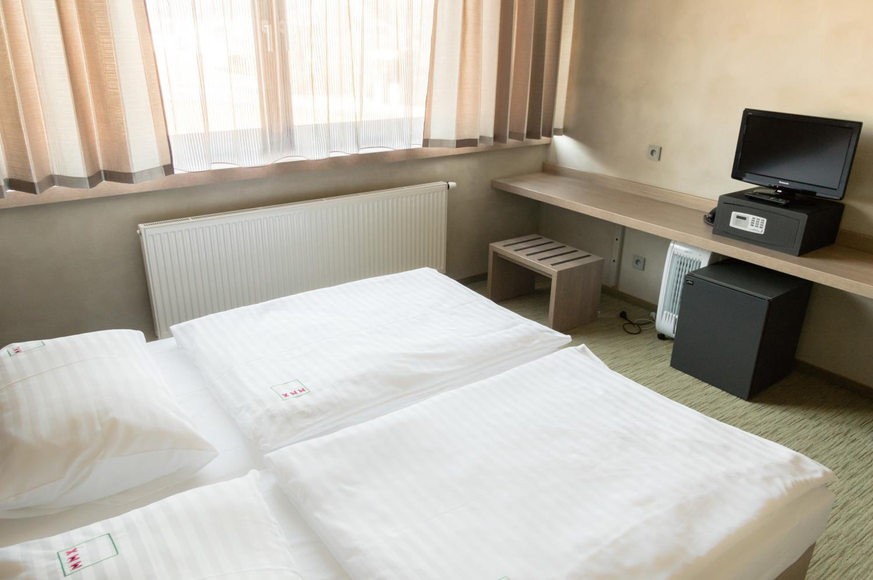 Double or Twin Room - Photo 2