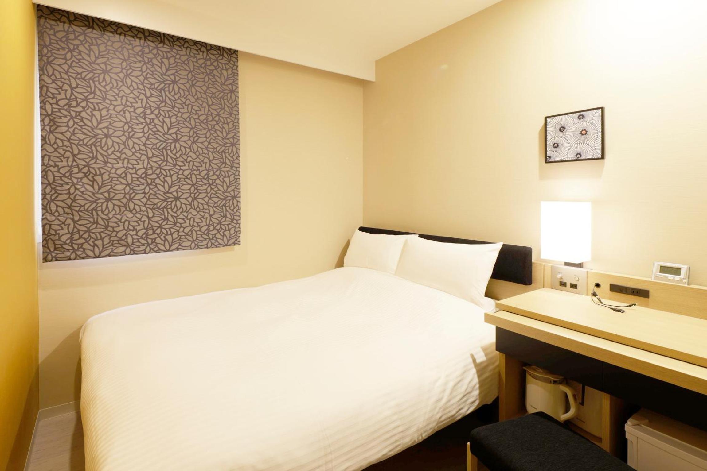 Two Connecting Rooms (1 Double Bed and 2 Single Beds) - Non-Smoking photo 2
