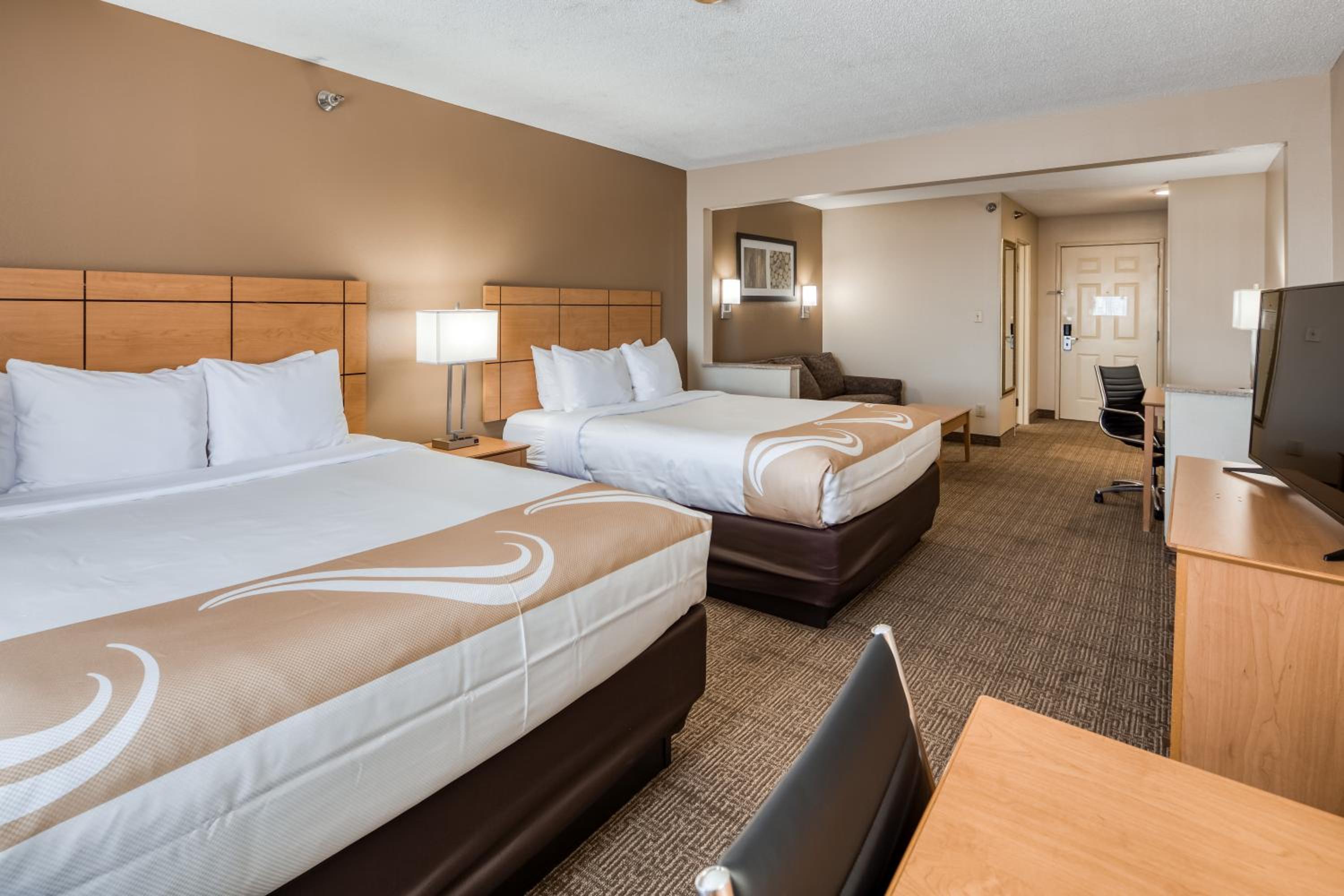 Queen Suite with Two Queen Beds and Living Room - Non Smoking - Photo 2
