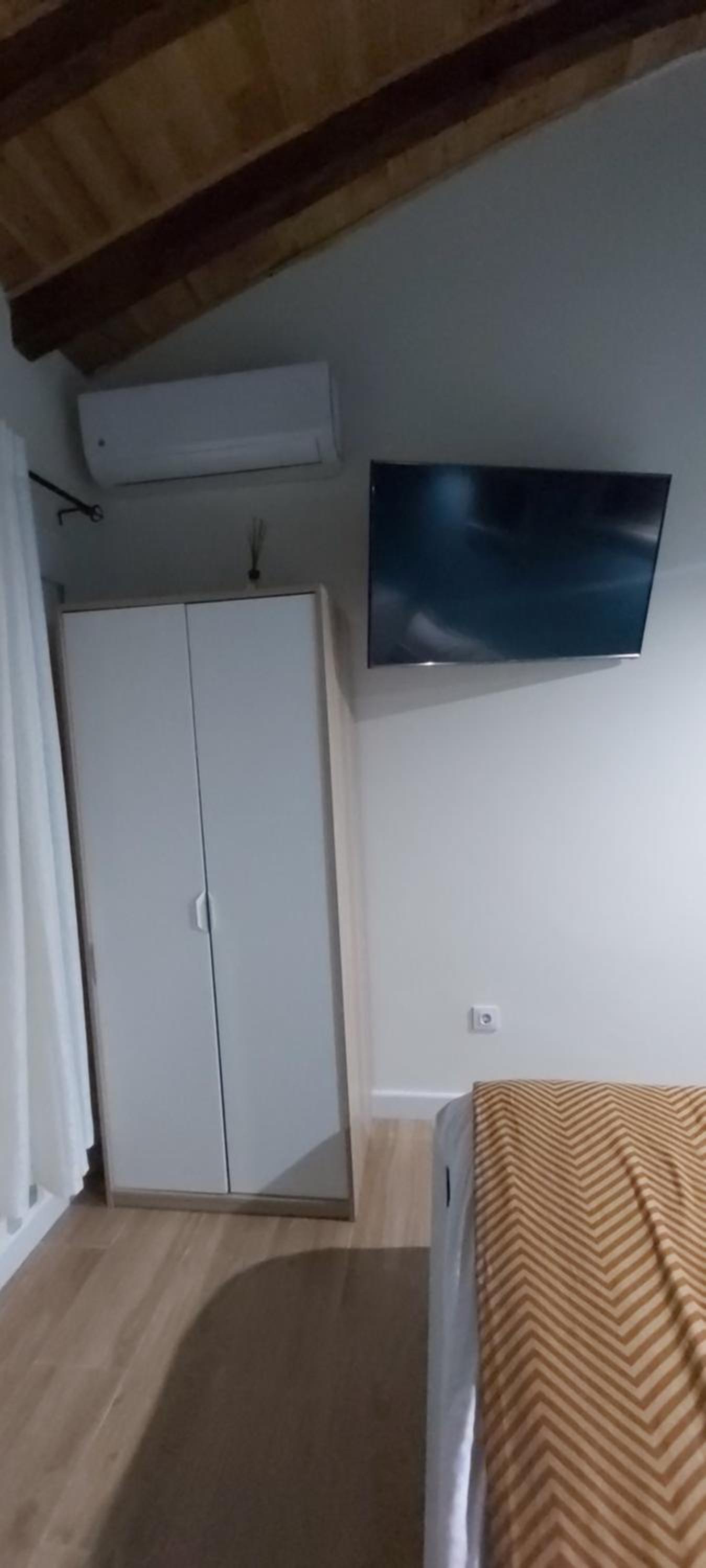 Standard Double Room - Photo 7