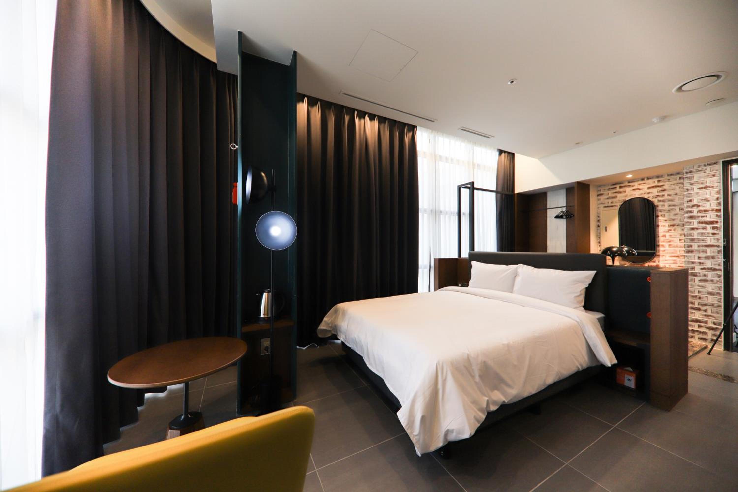 Double Room with Private Bathroom - Photo 6