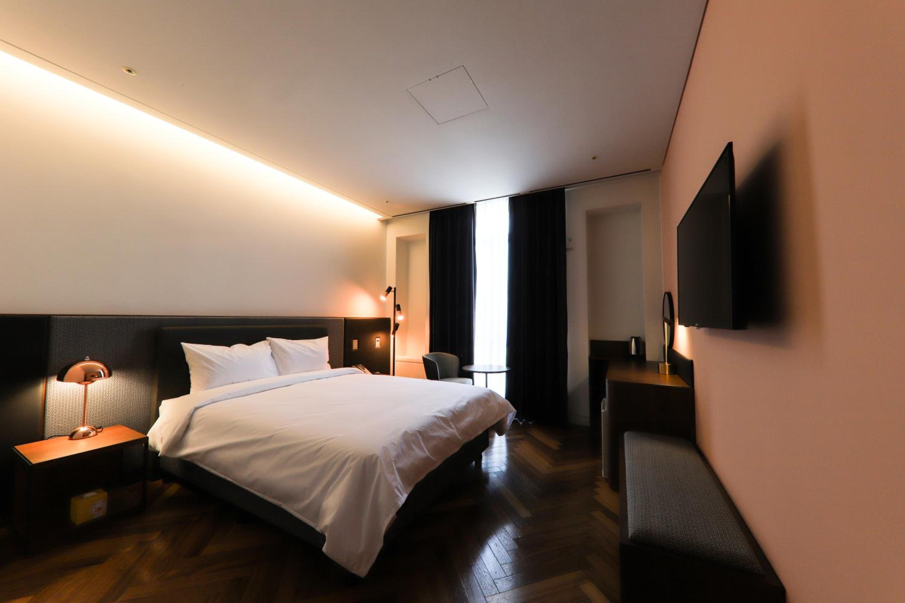 Double Room with Private Bathroom - Photo 16