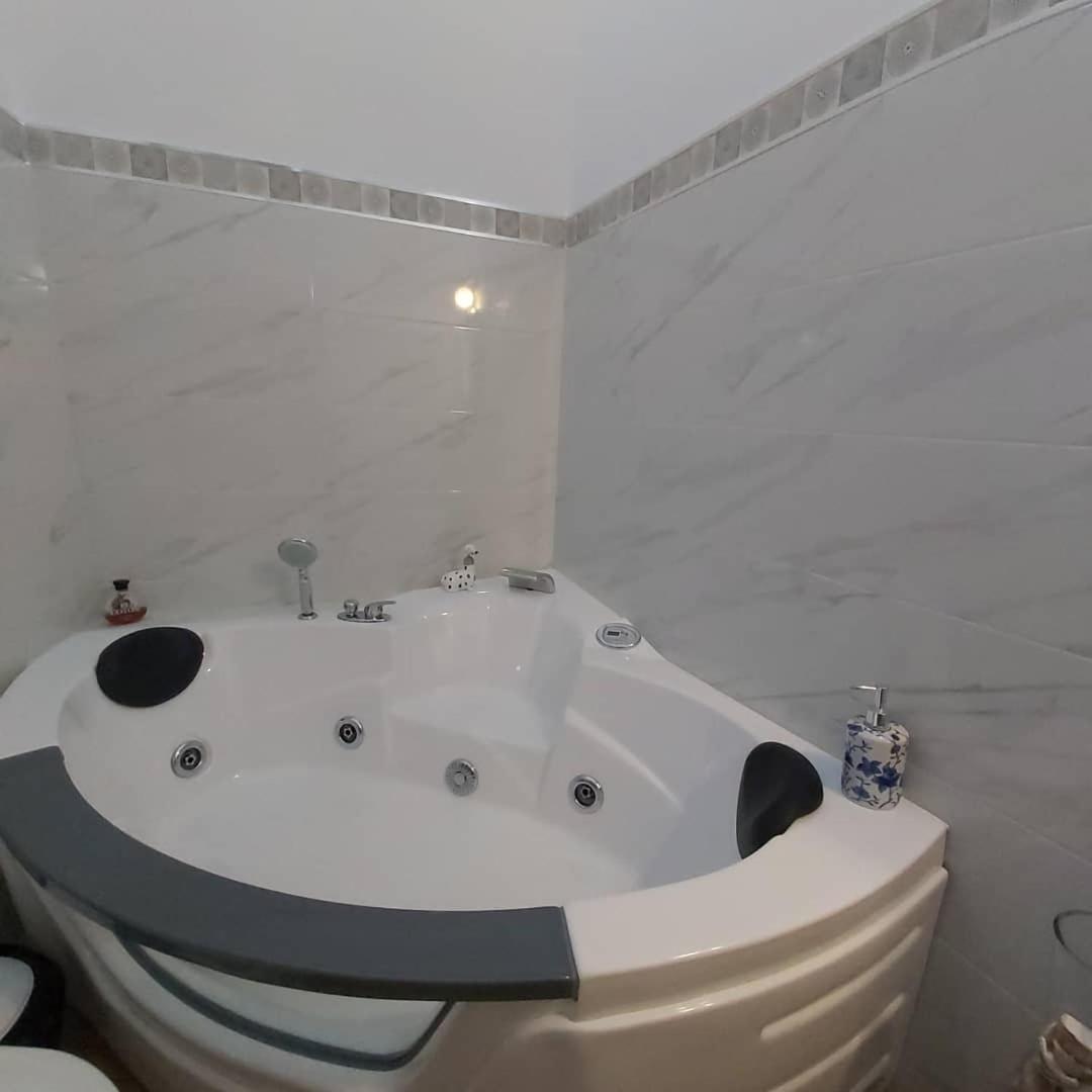 Double Room with Spa Bath - Photo 12