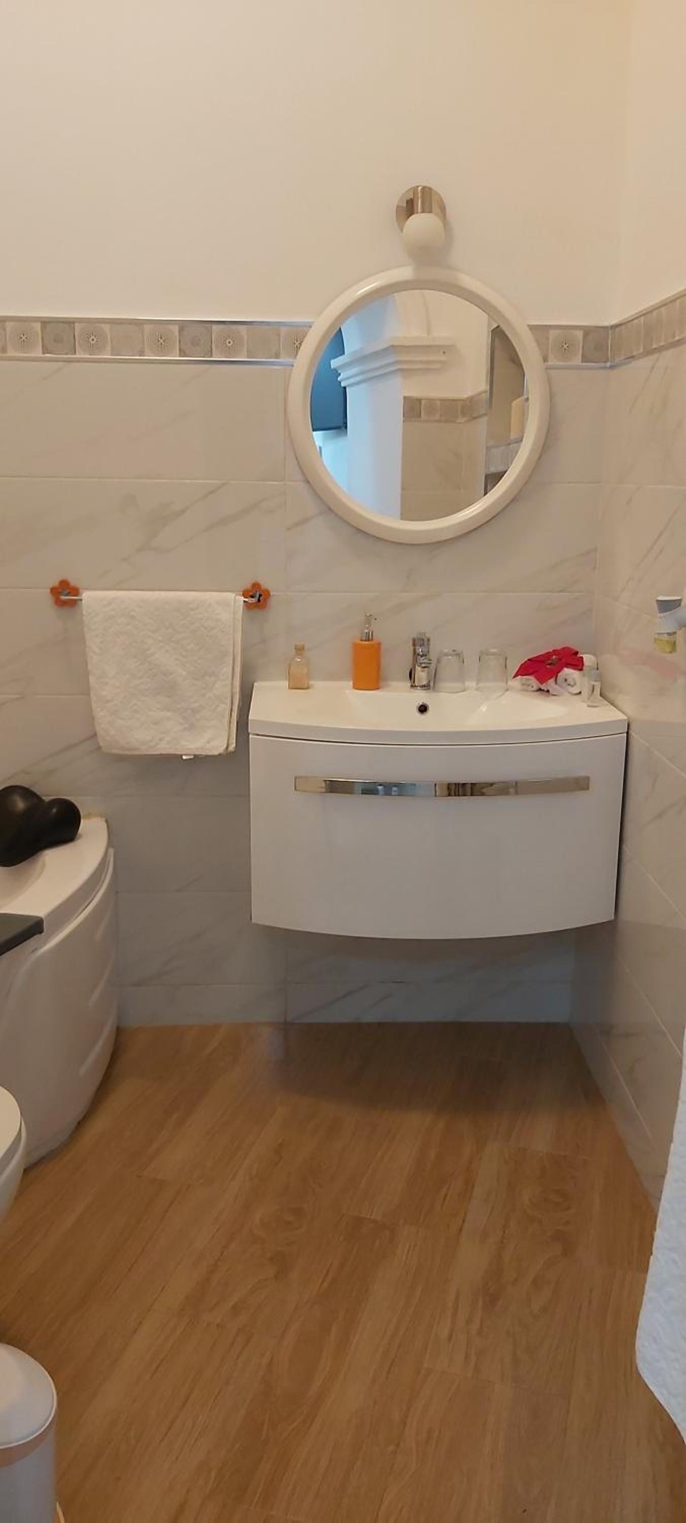 Double Room with Spa Bath - Photo 17