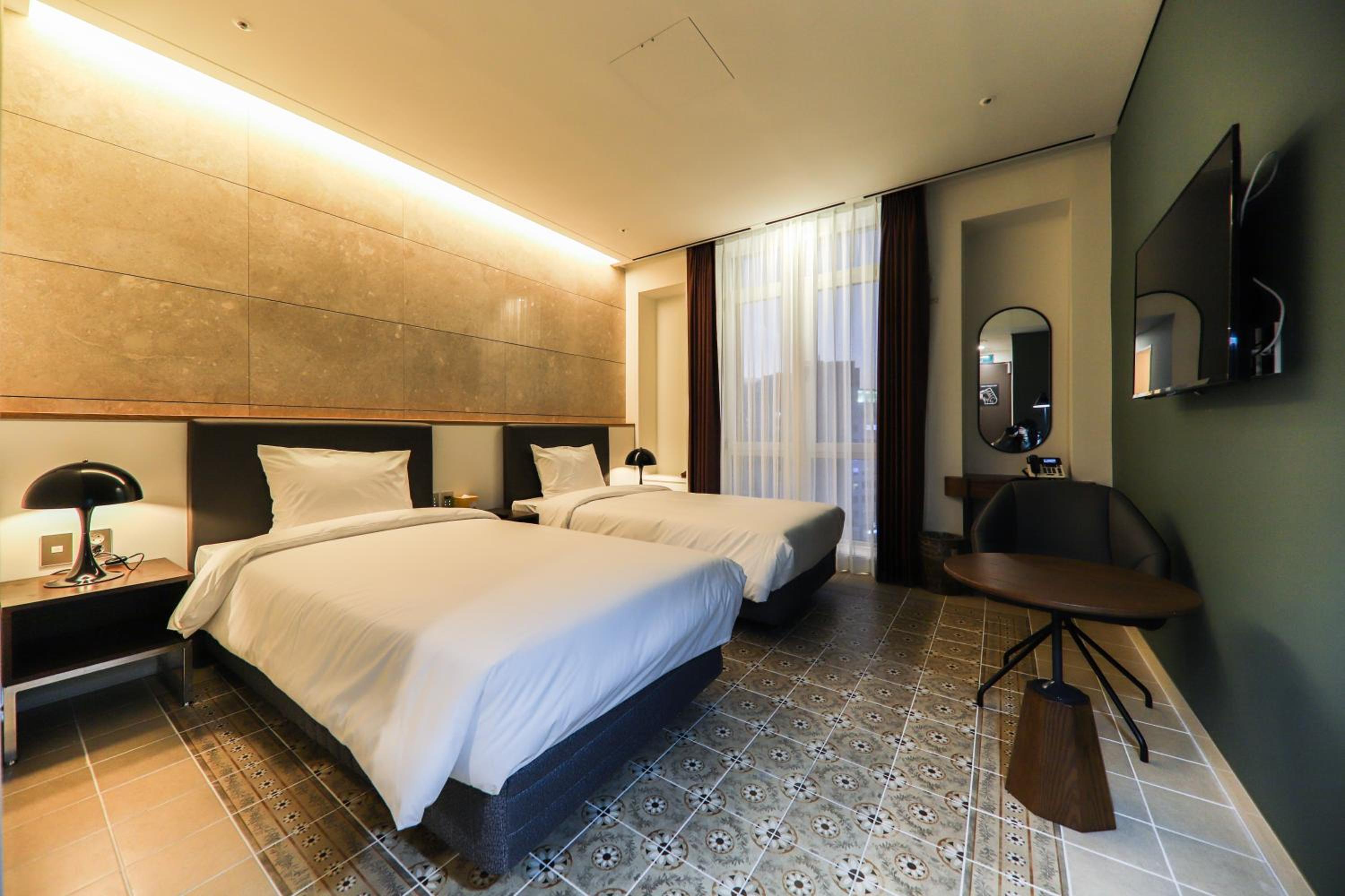 Standard Twin Room - Photo 4