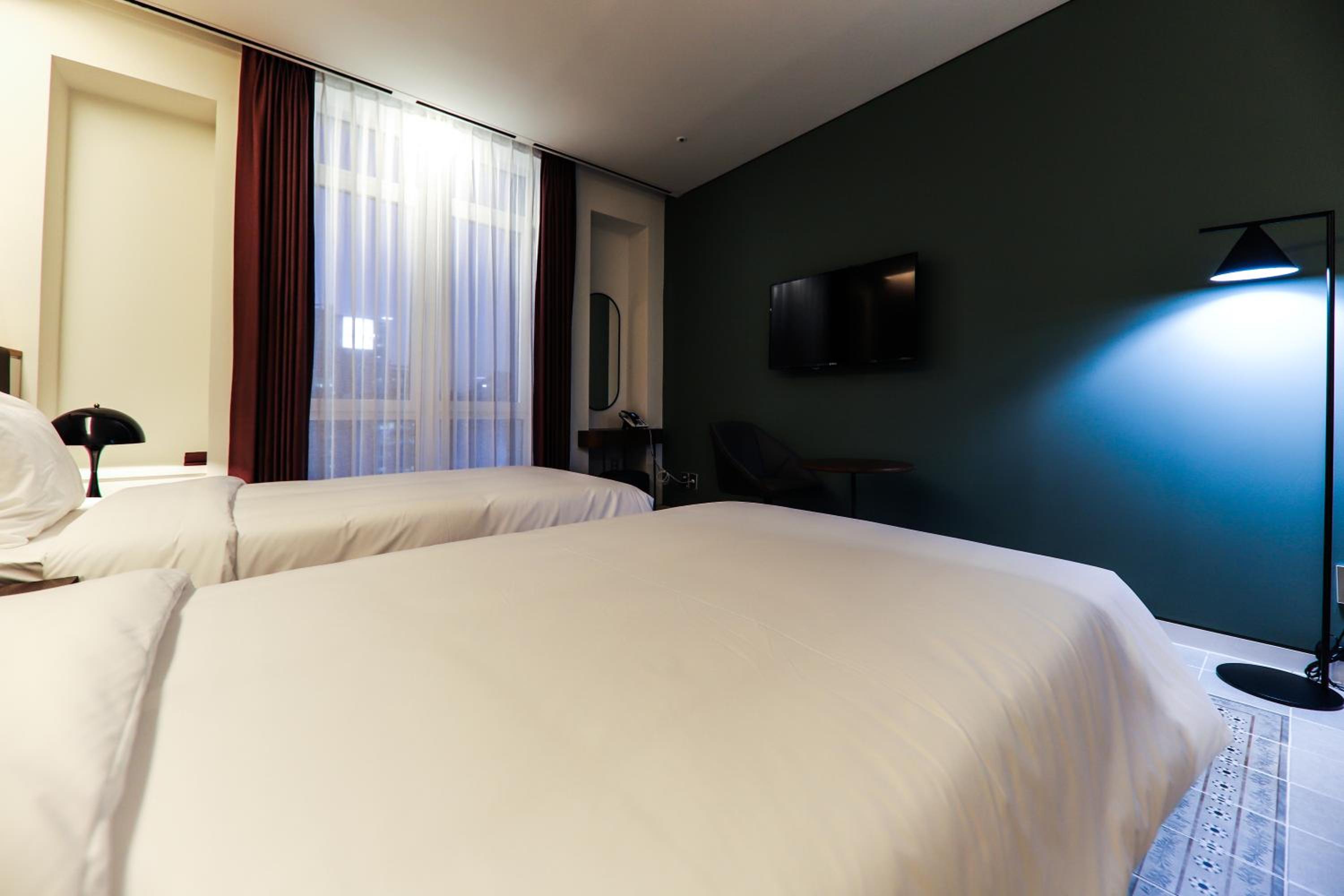 Standard Twin Room - Photo 5