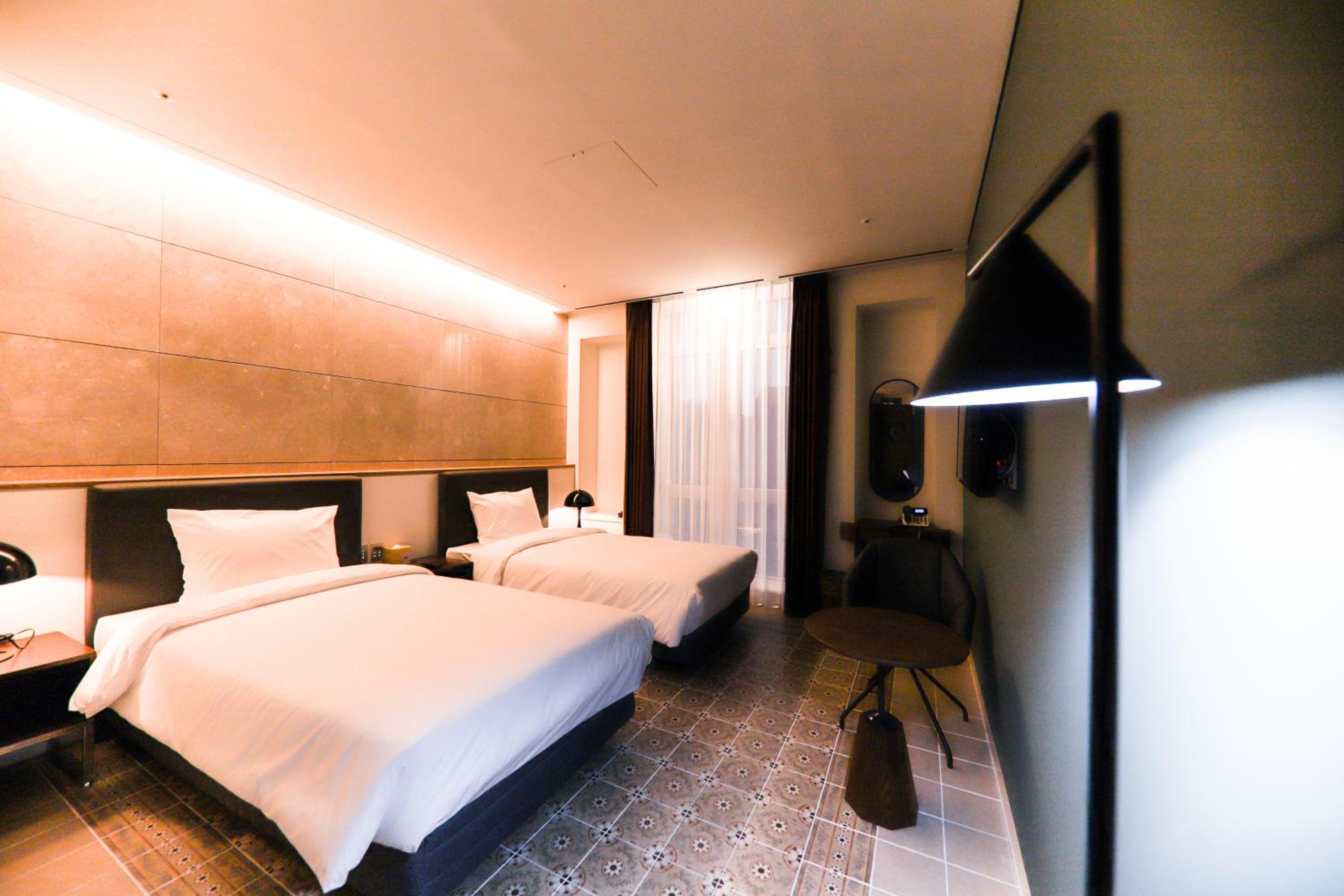 Standard Twin Room - Photo 7