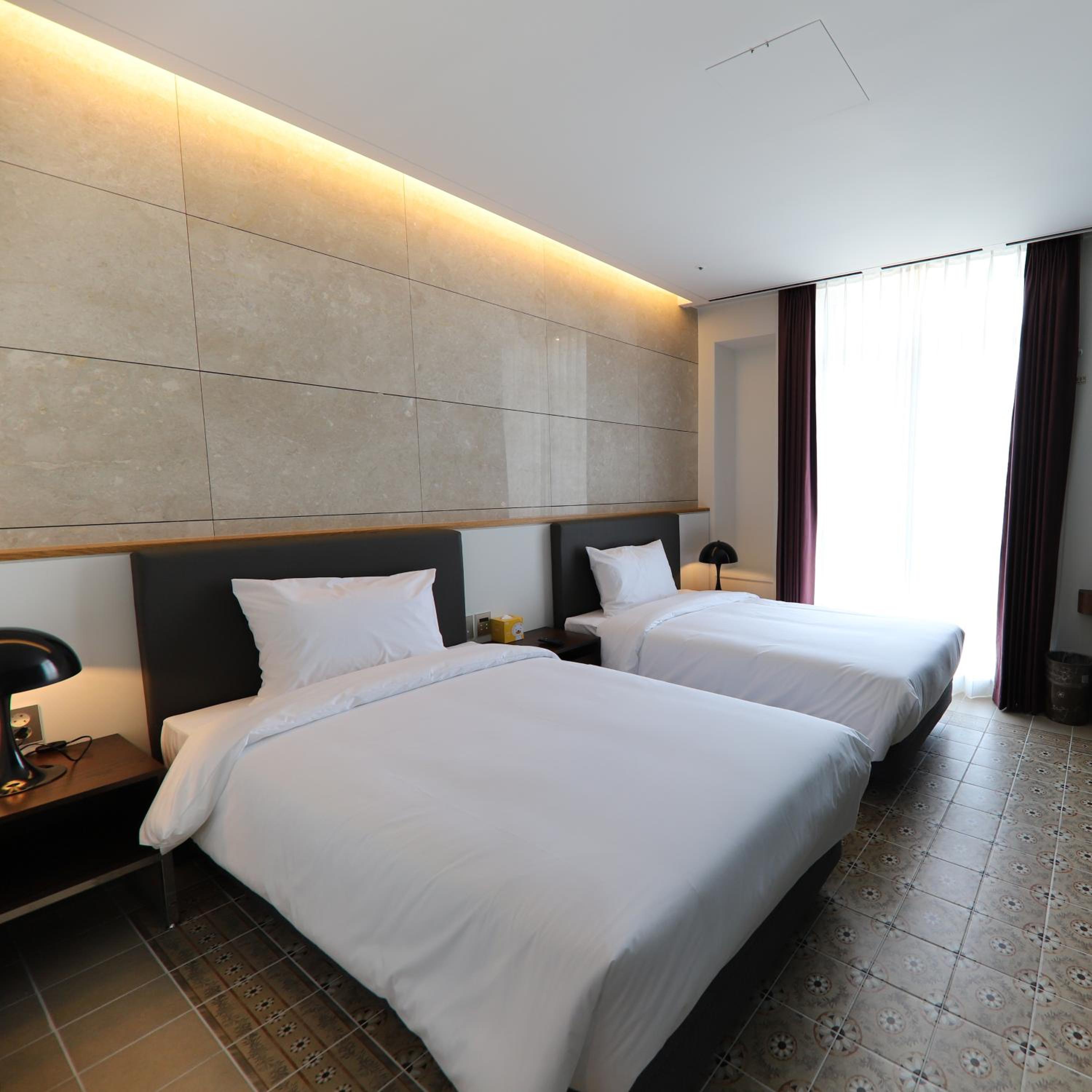 Standard Twin Room - Photo 8