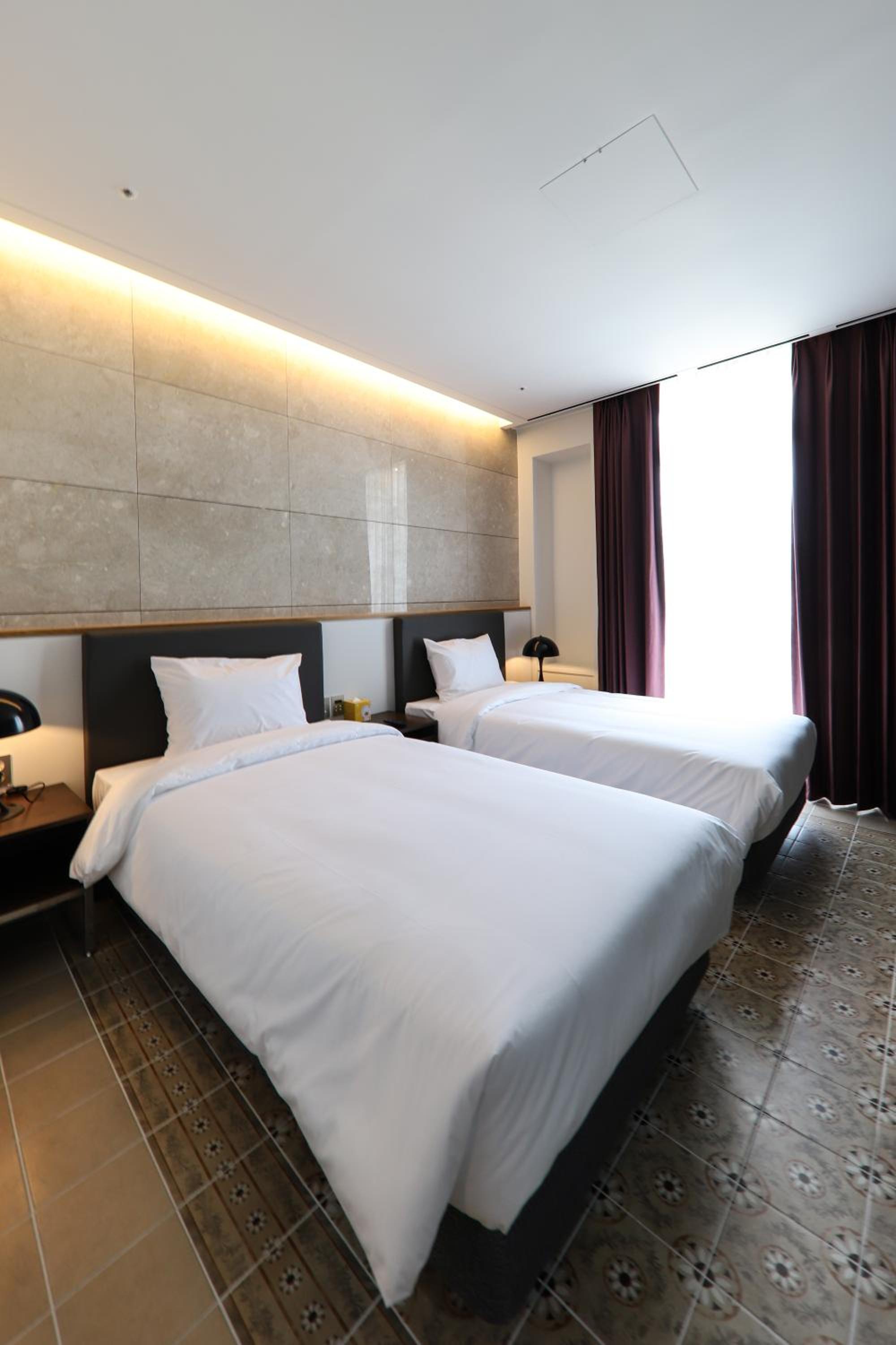 Standard Twin Room - Photo 9