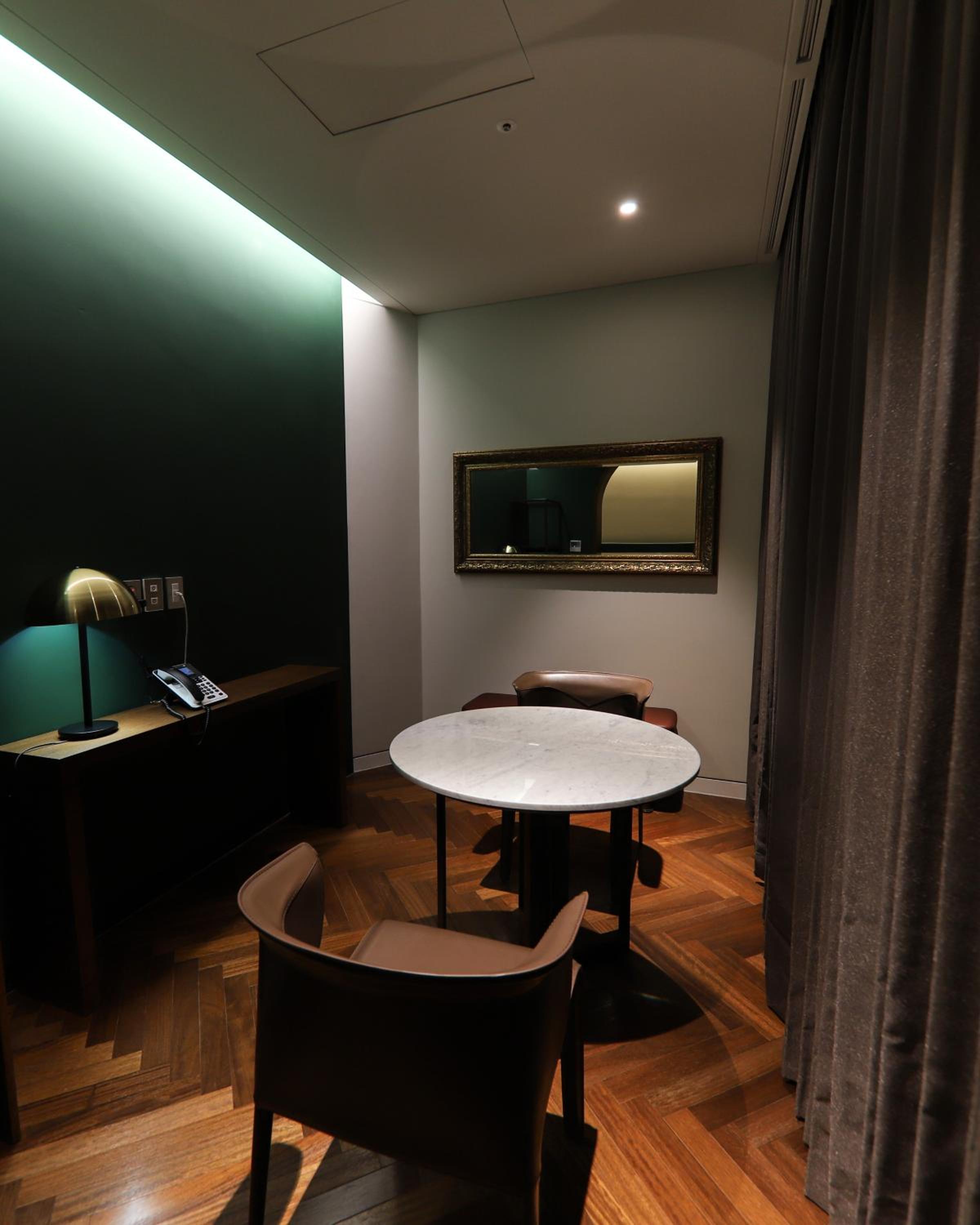 Queen Suite - Photo 7