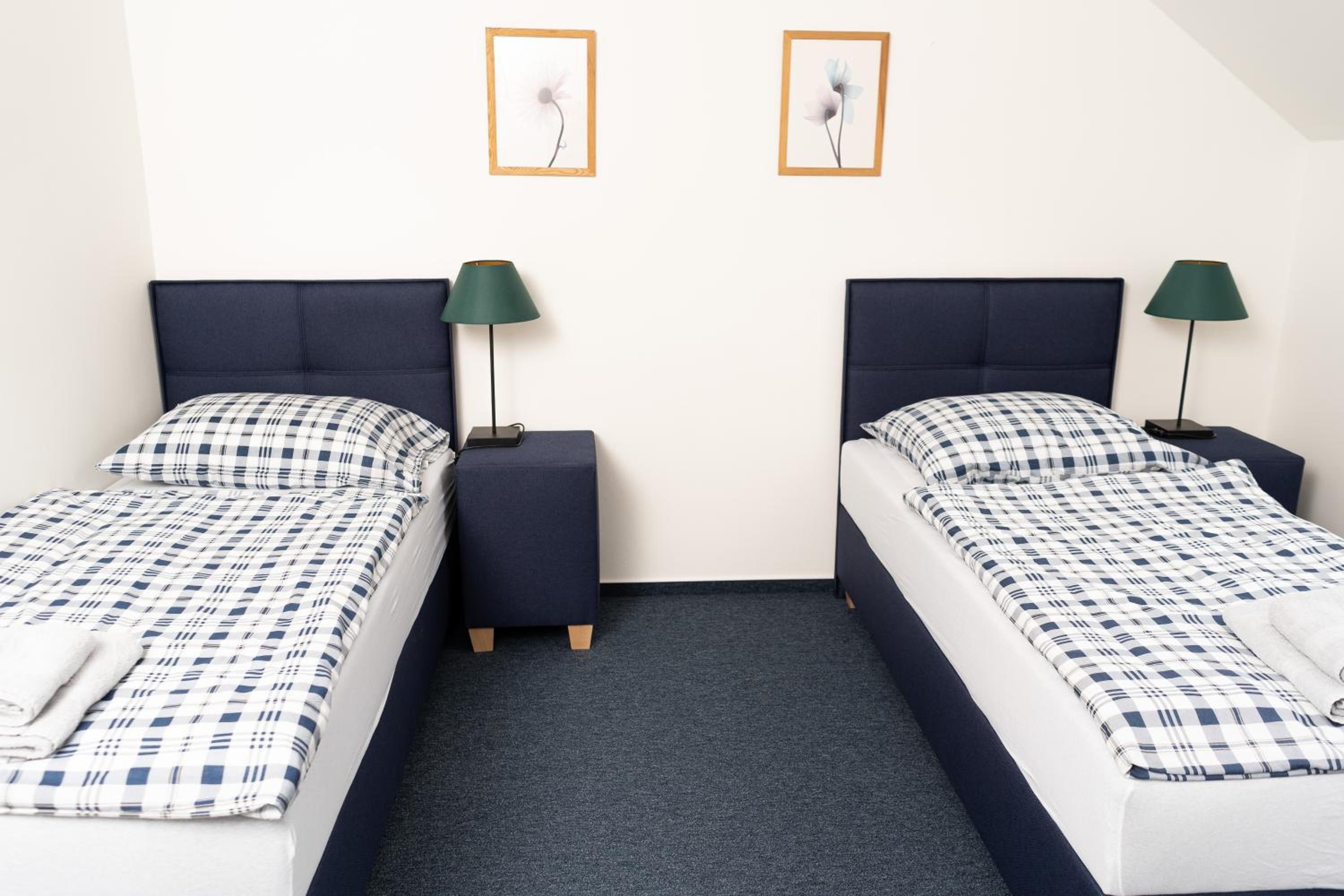 Twin Room with Private Bathroom photo 3