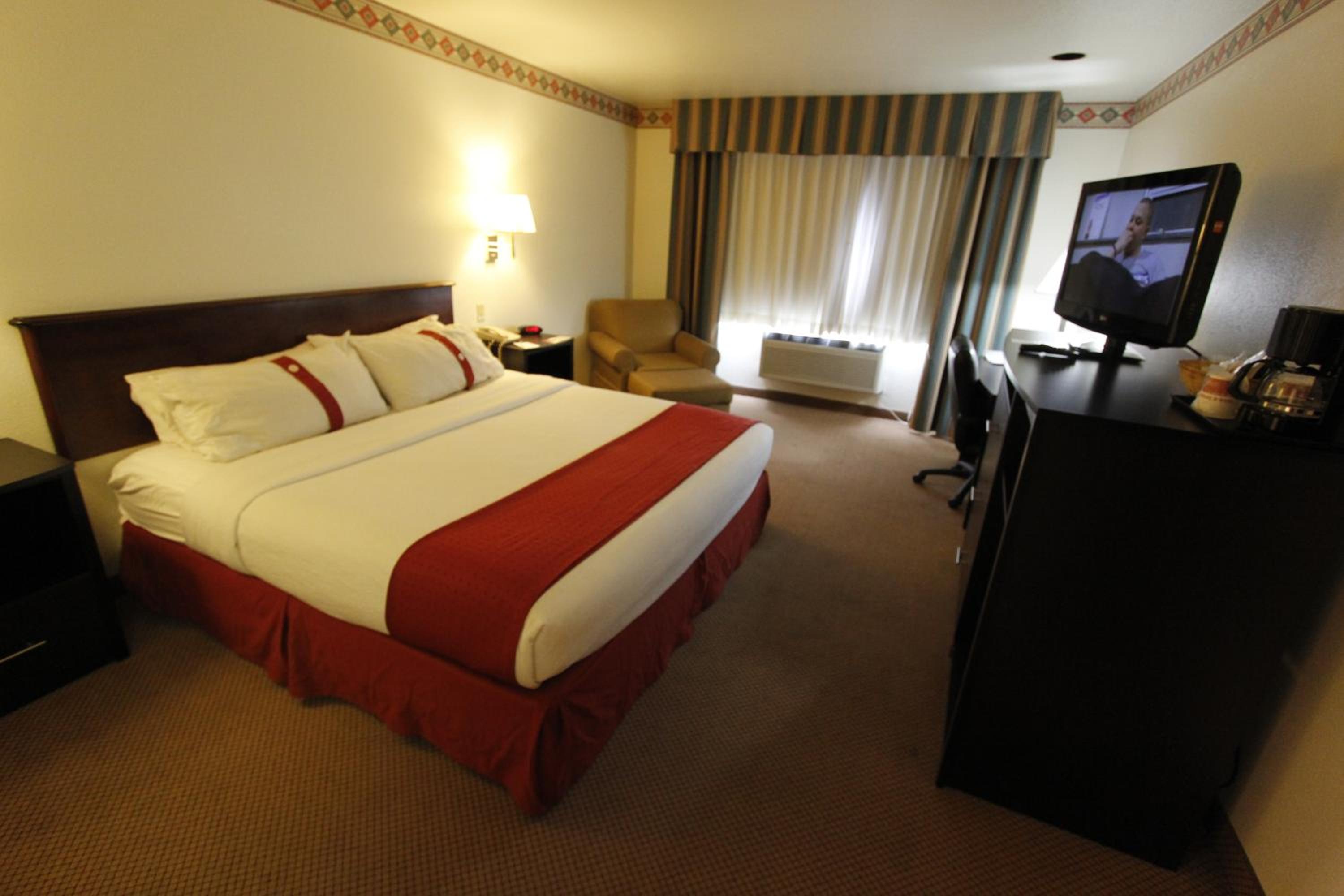 King Room- Non-Smoking - Photo 3