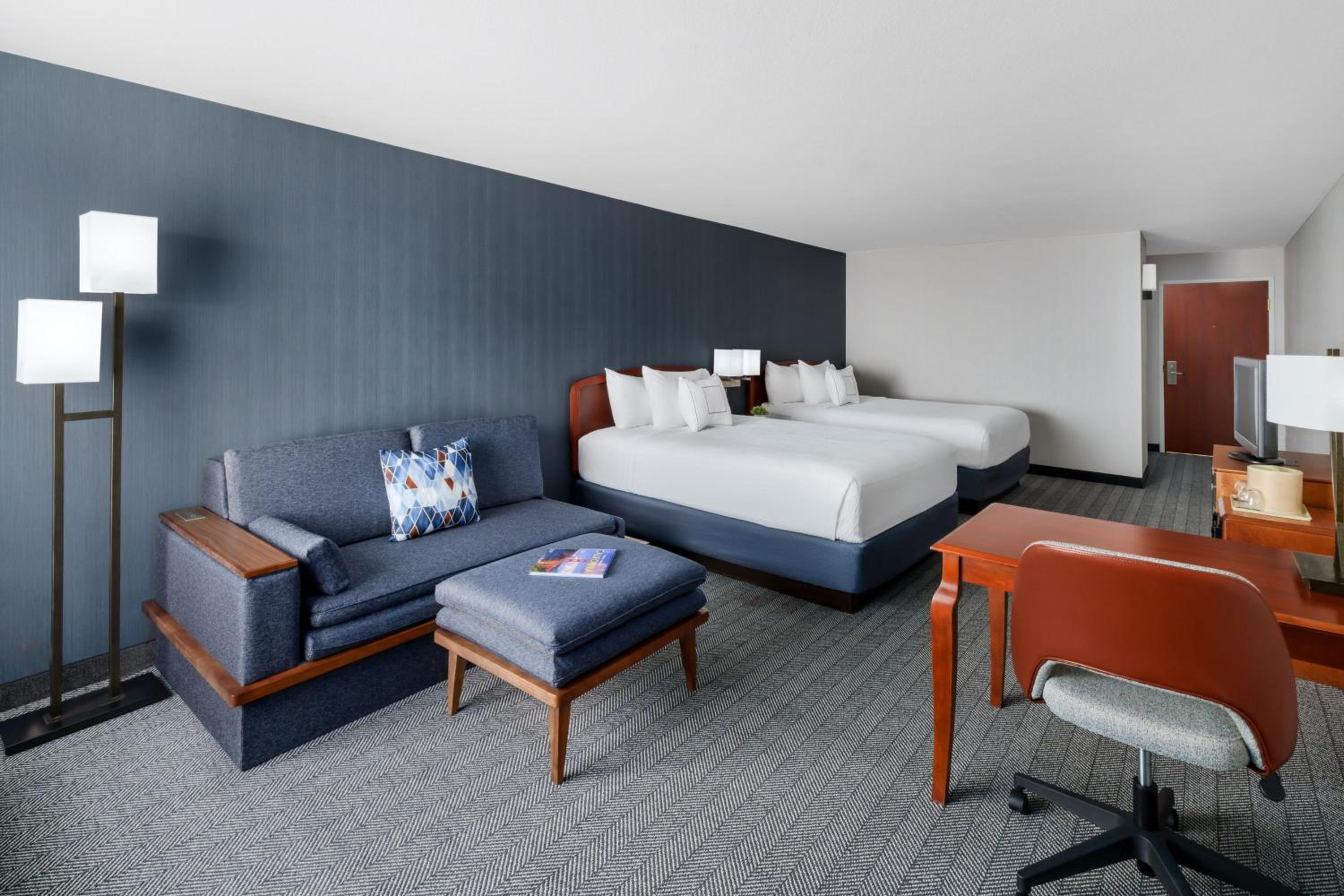 Queen Room with Two Queen Beds - Photo 1