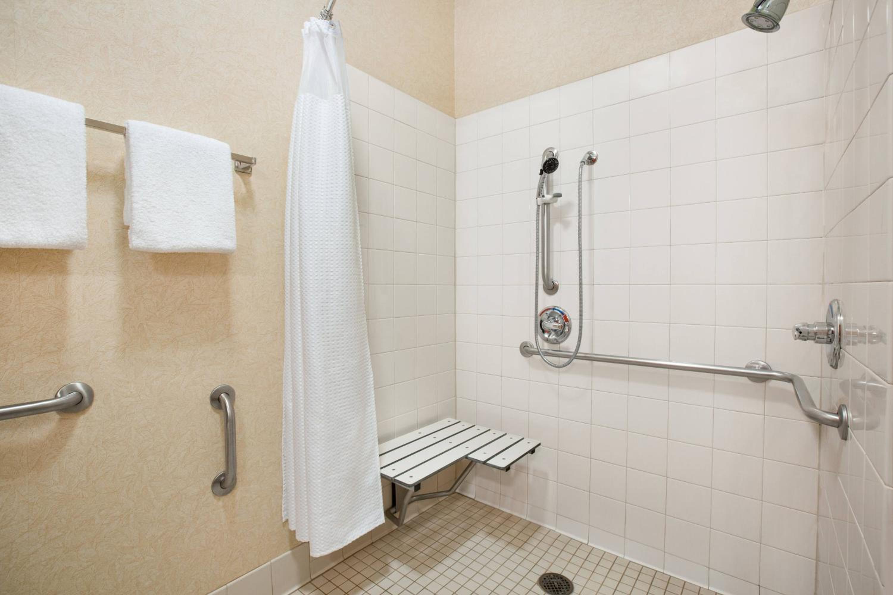 King Room with Sofa Bed - Hearing Accessible - Photo 1