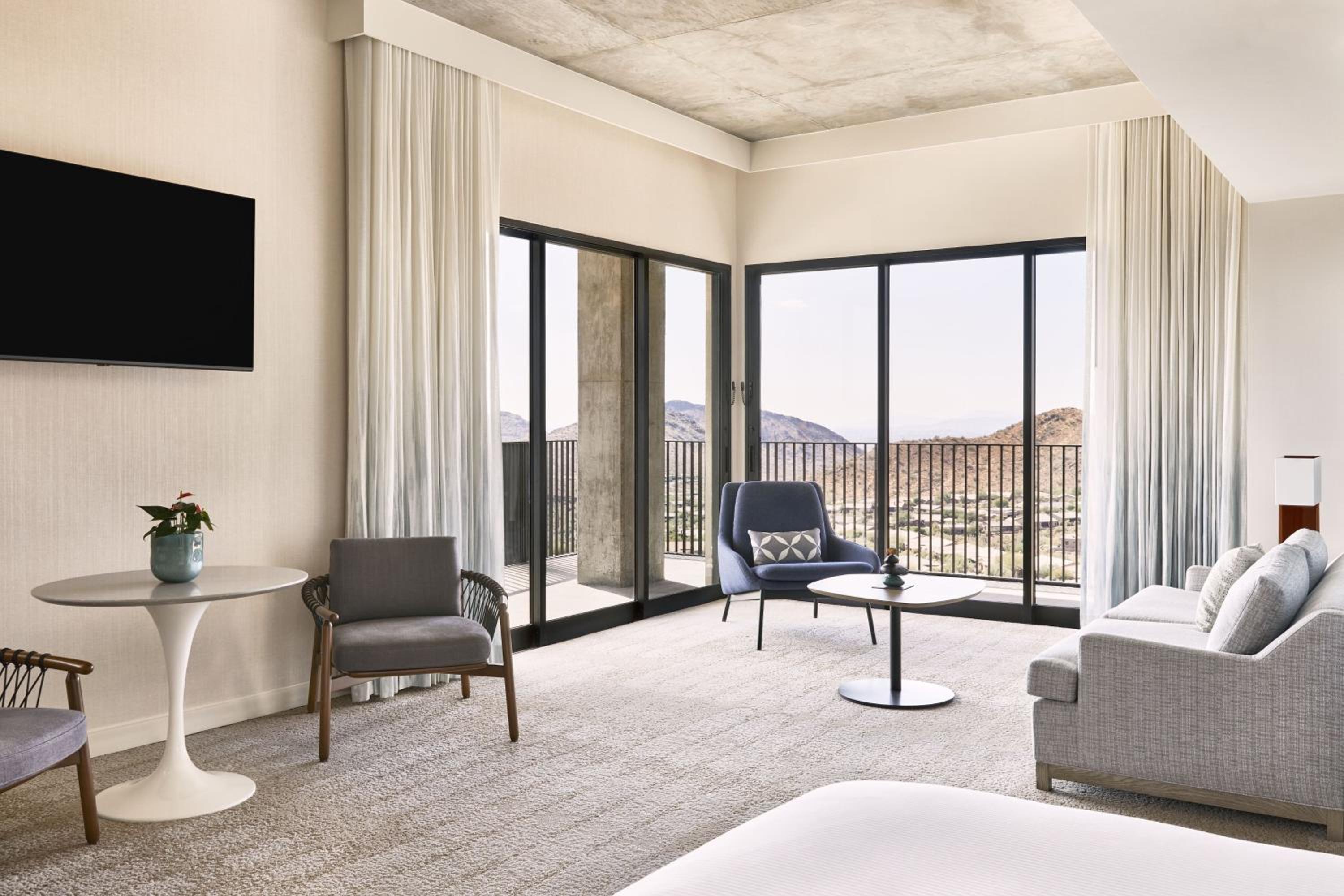 Dark Sky Corner Suite, 1 Bedroom Suite, 1 King, Corner room - Photo 1