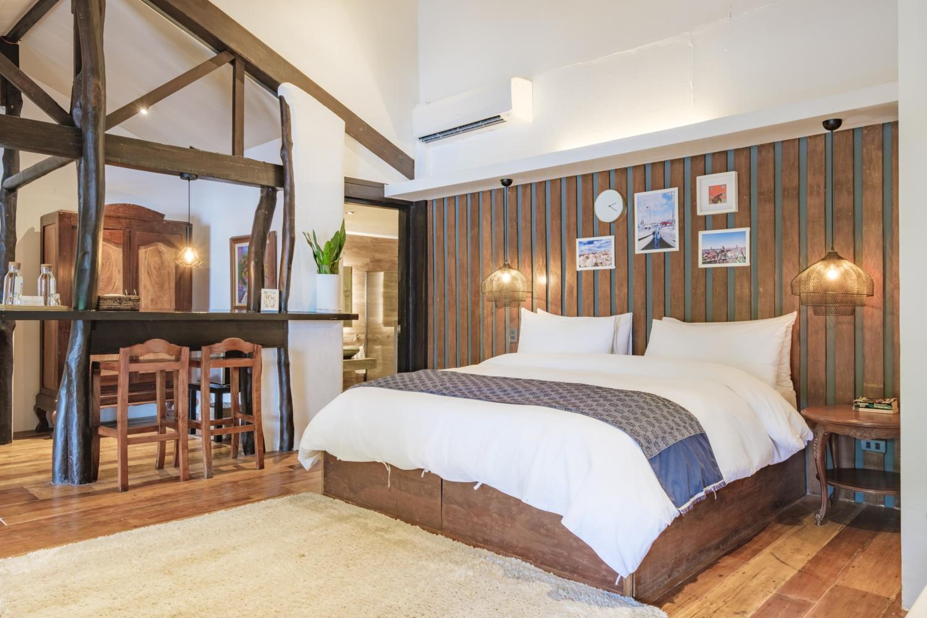 Junior Suite with Balcony - Photo 8