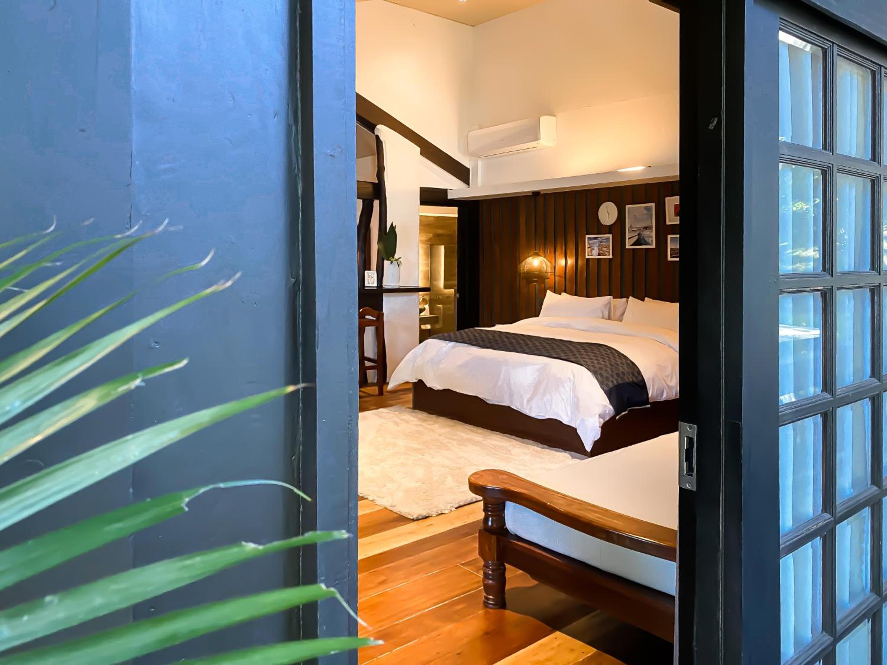 Junior Suite with Balcony - Photo 6
