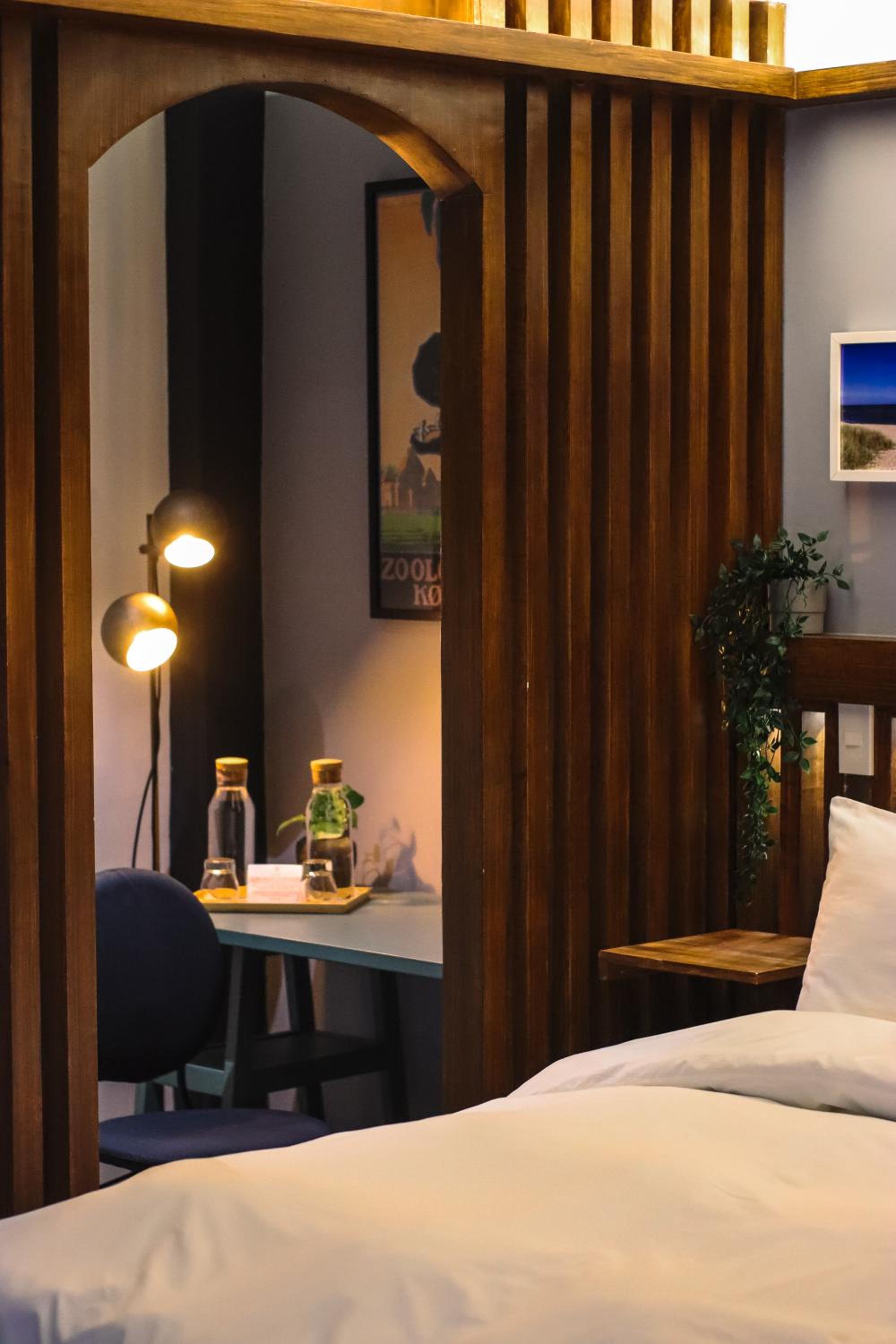 Deluxe King Room - Photo 2