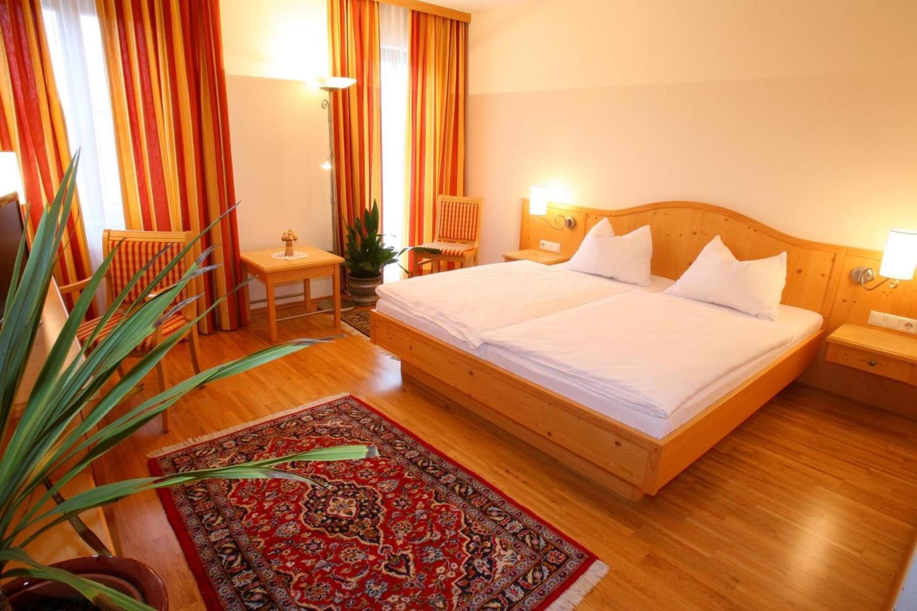 Large Double Room photo 1