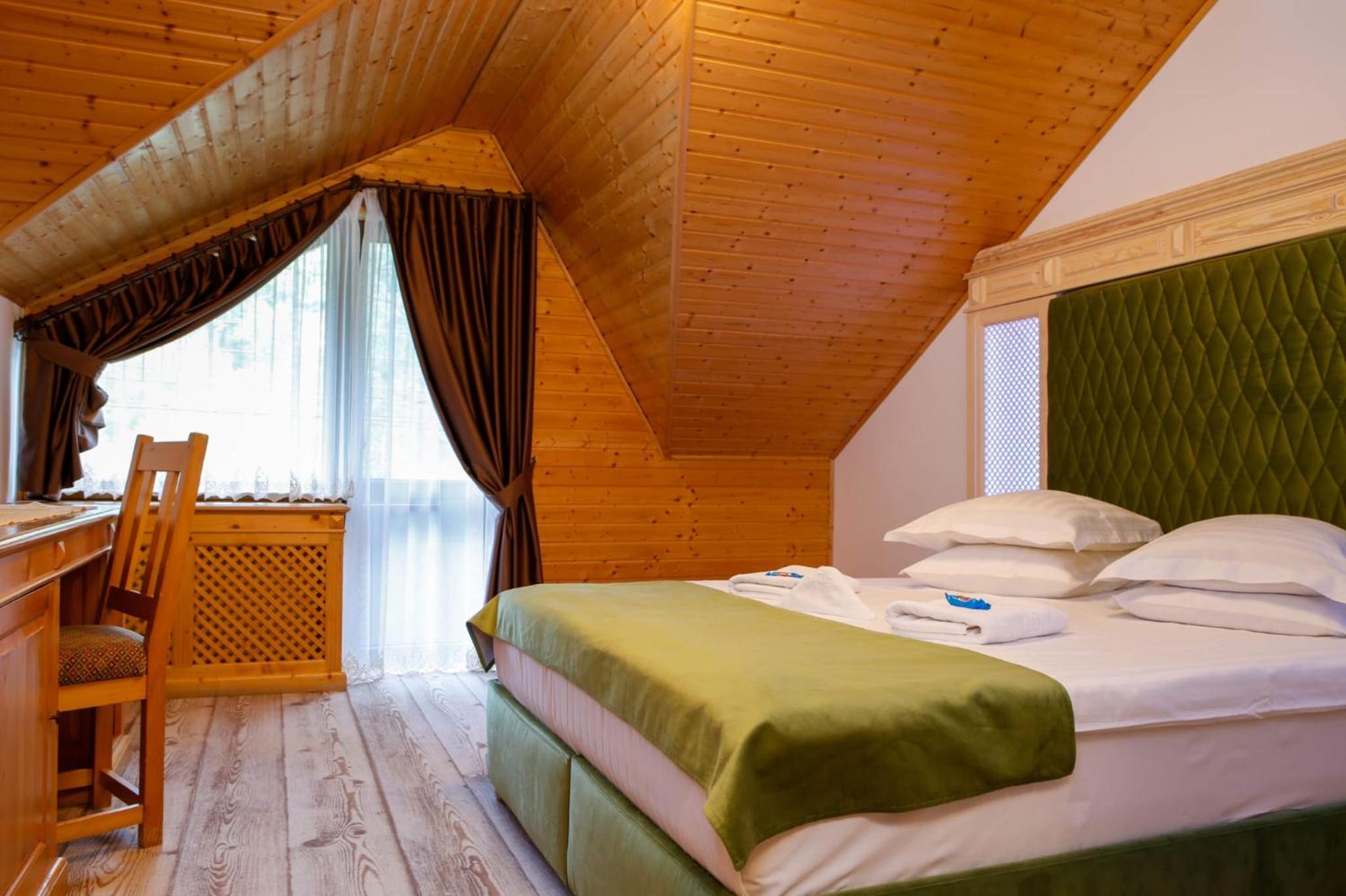 Double Room - Photo 5