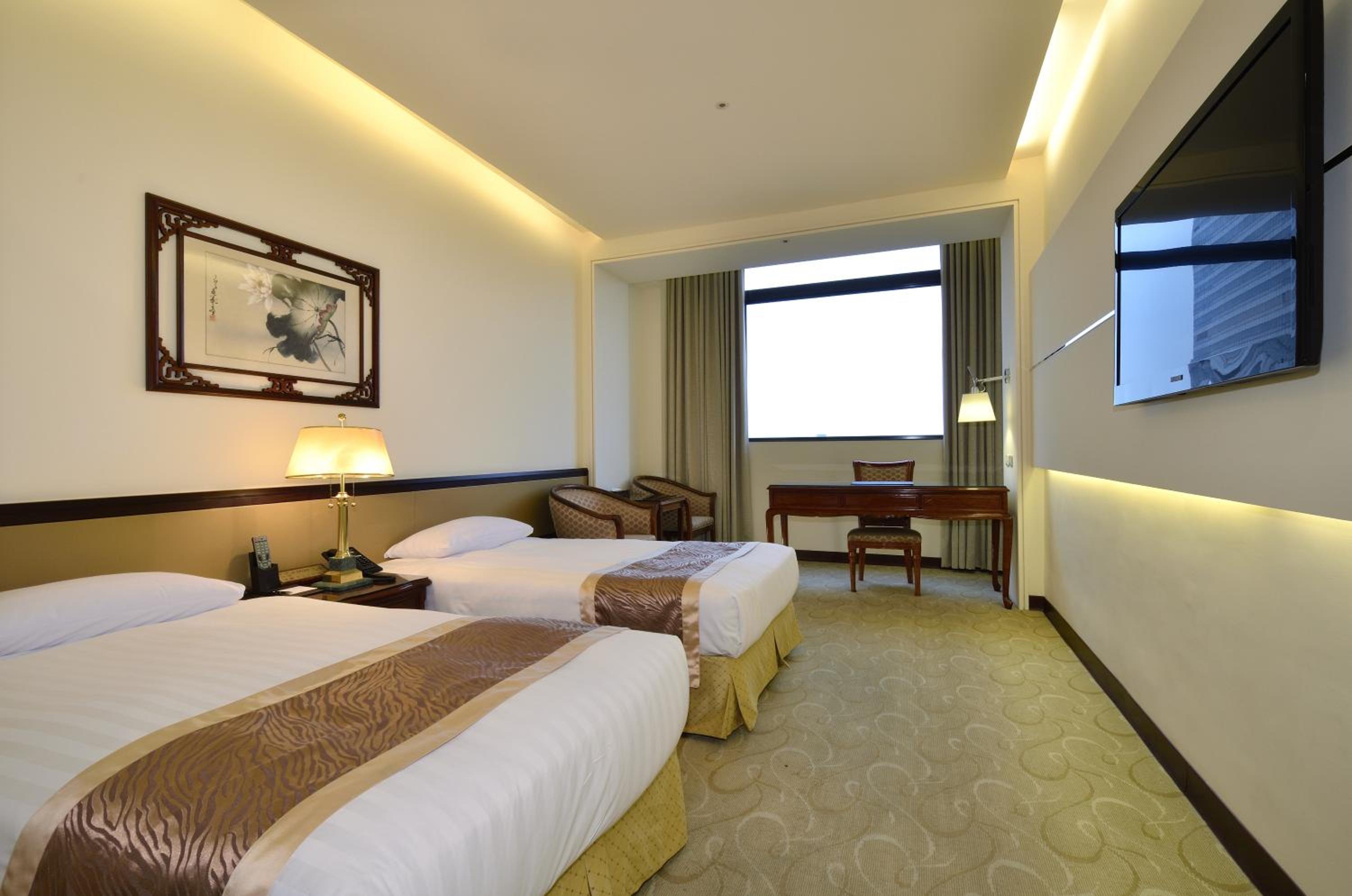 Exquisite Twin Room with Window photo 3