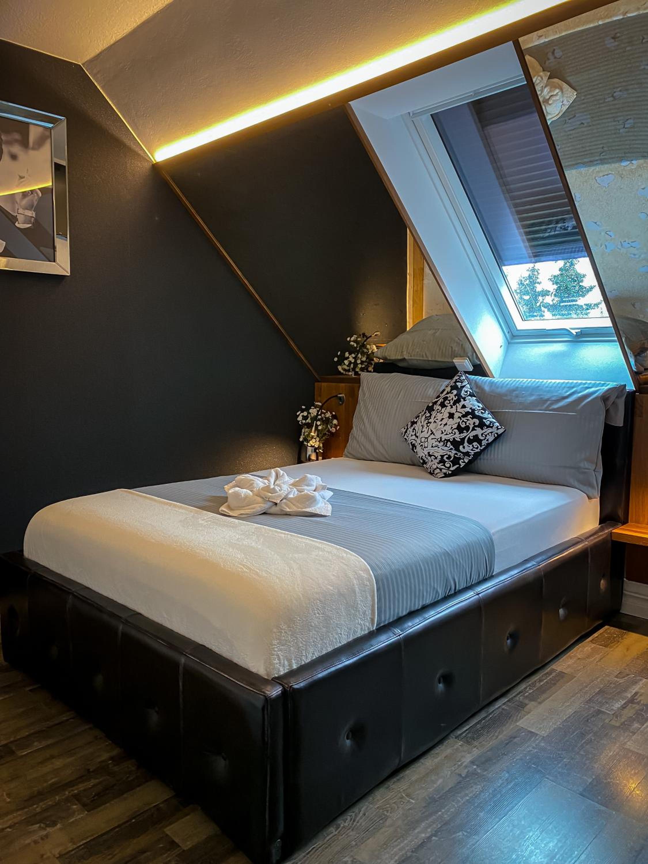 Budget Double Room photo 1