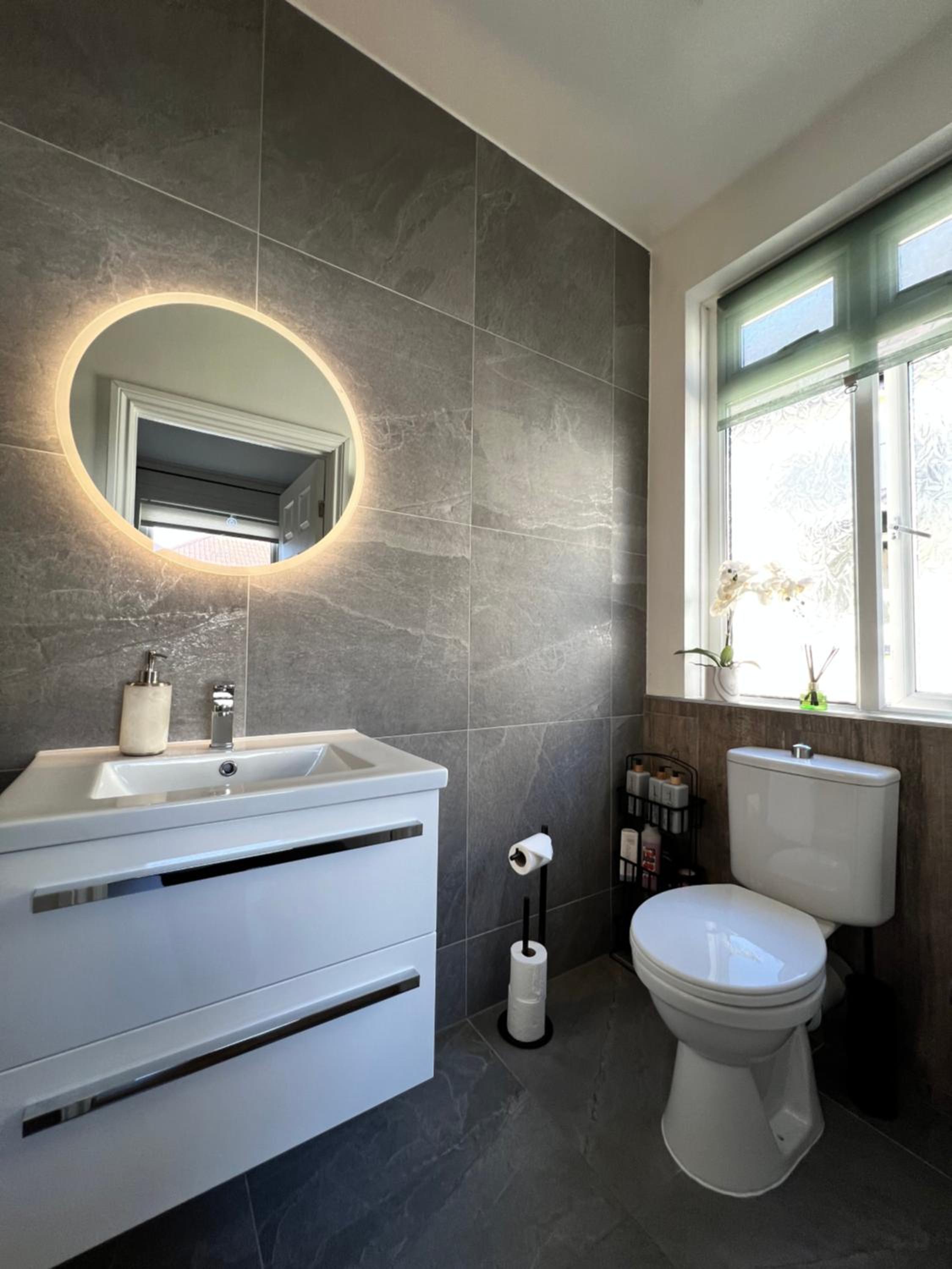 Double or Twin Room with Bathroom - Photo 19
