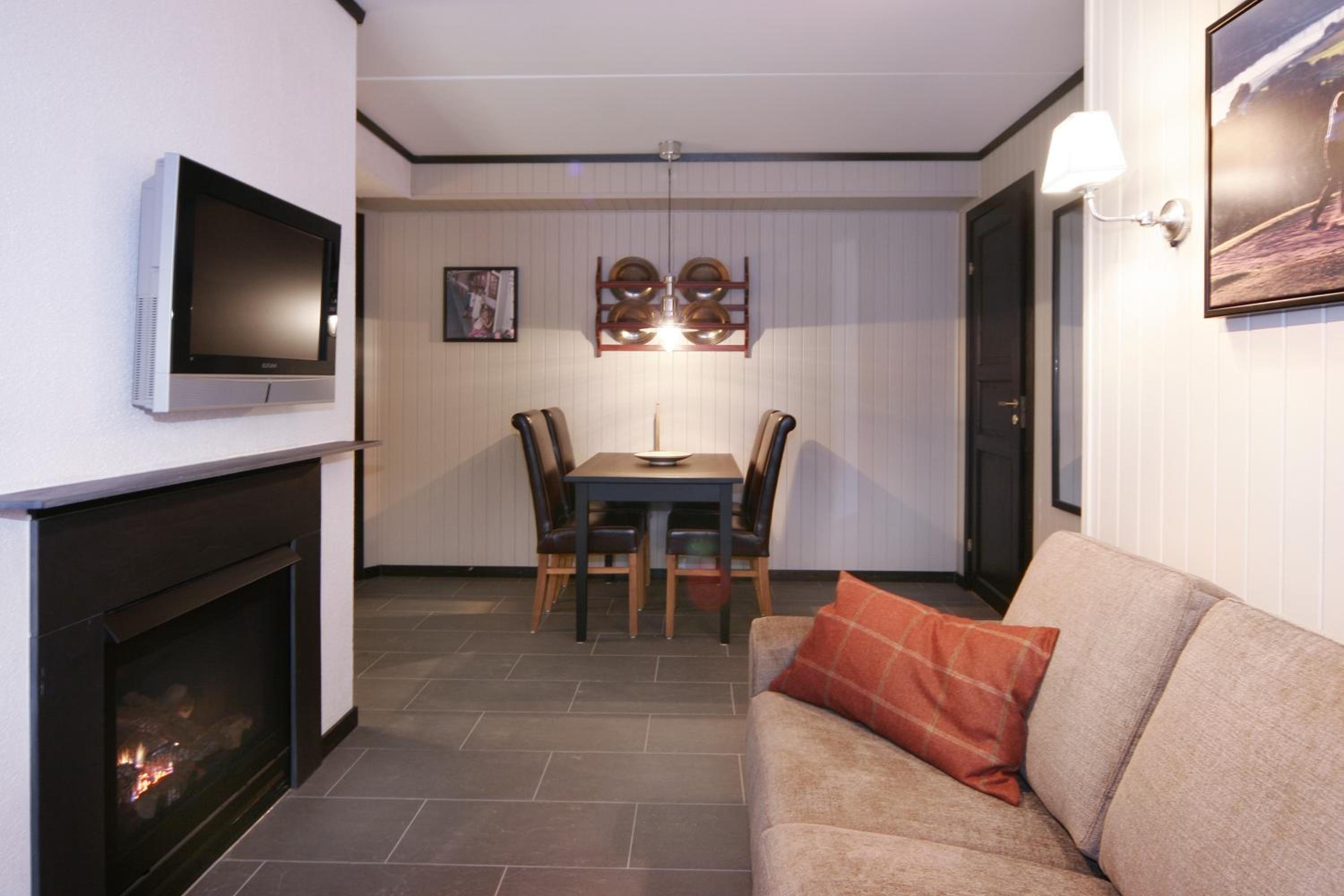 Two-Bedroom Apartment - Photo 2