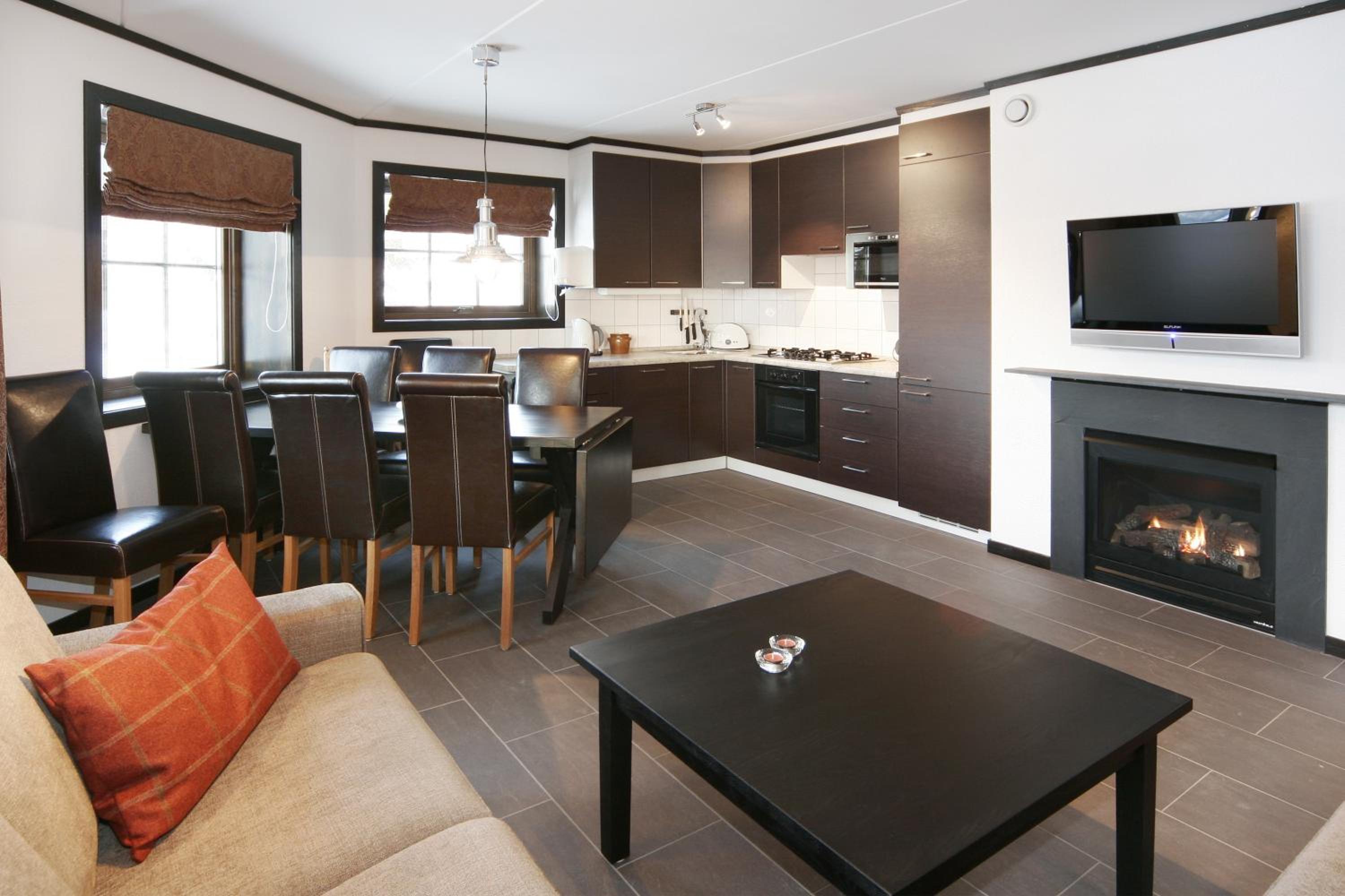 Three-Bedroom Apartment (8 Adults) - Photo 3