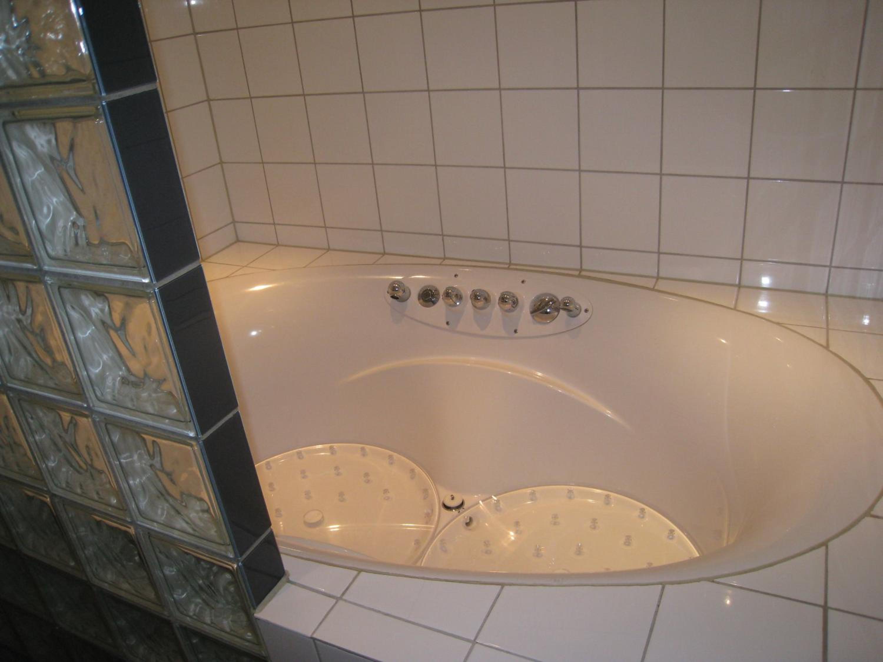 Five-Bedroom Apartment - Photo 13