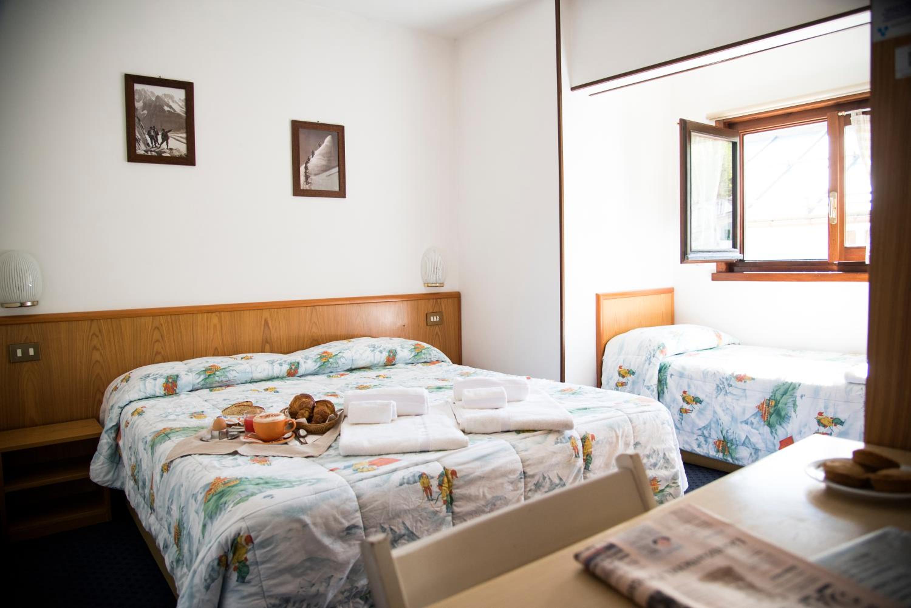 Family Room (2 Adults + 1 Child)