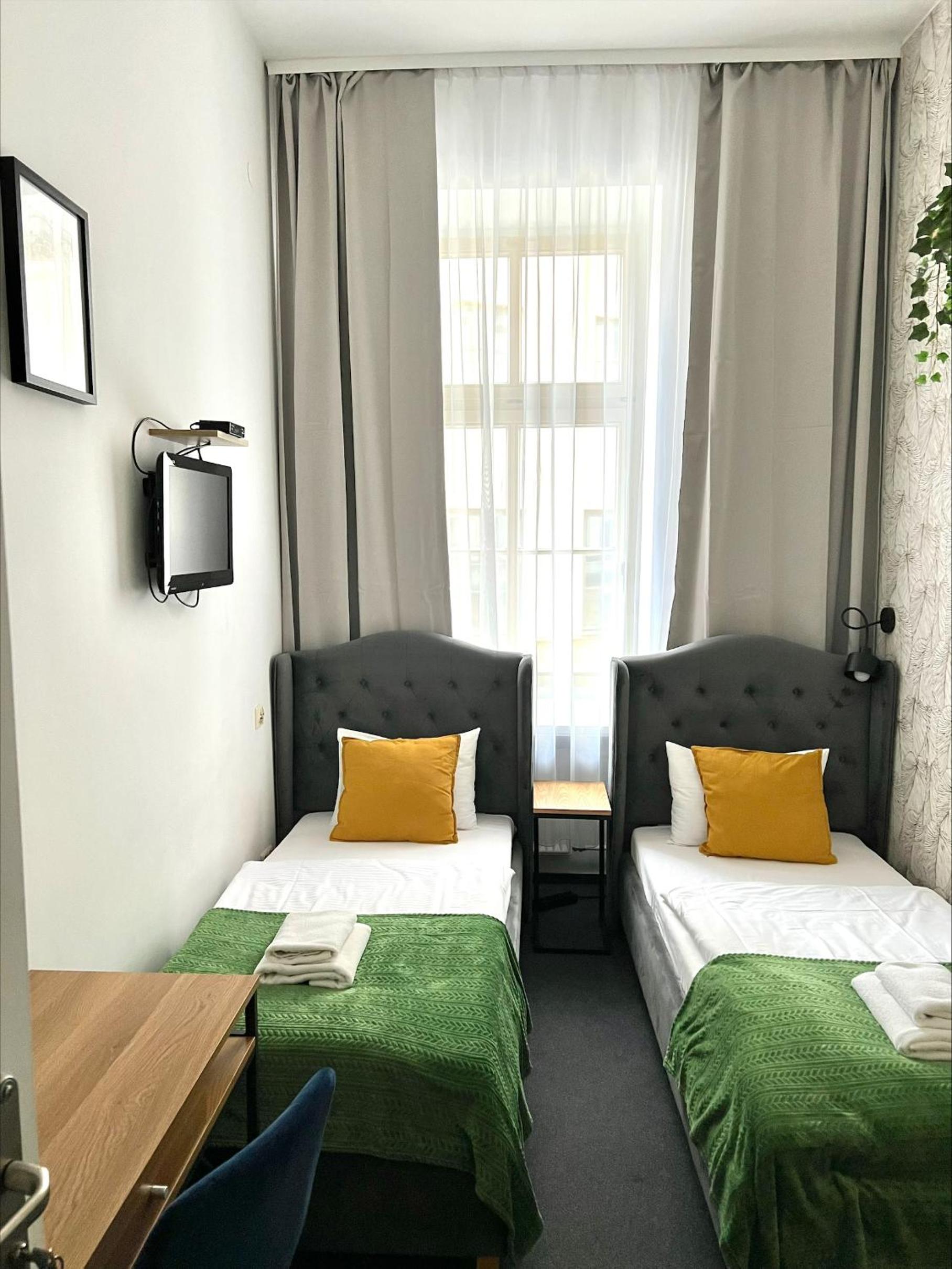 Small Twin Room photo 1